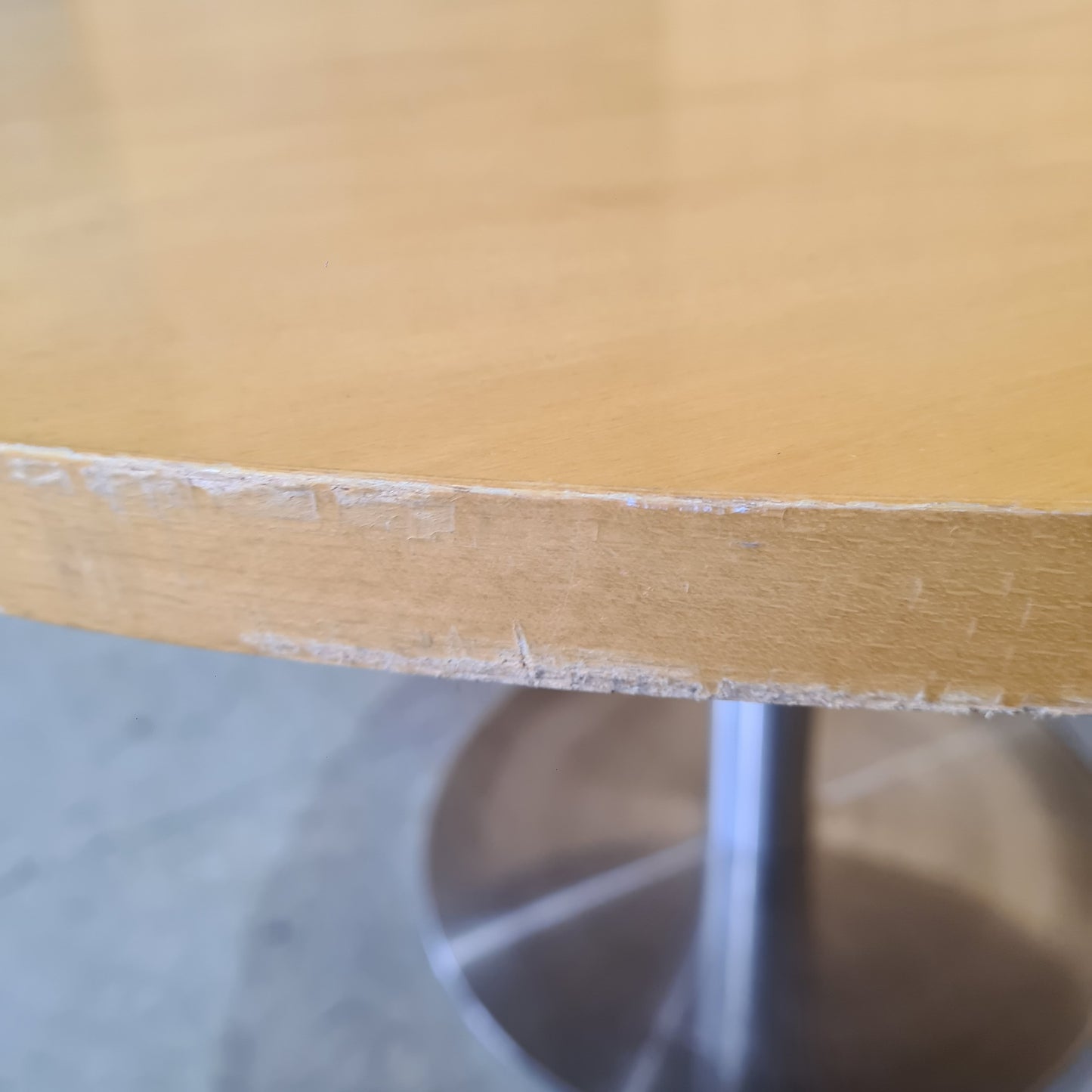 Round Timber Veneer Meeting Table