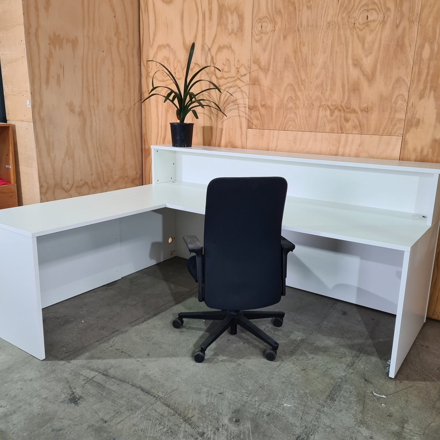 Reception Desk with Return