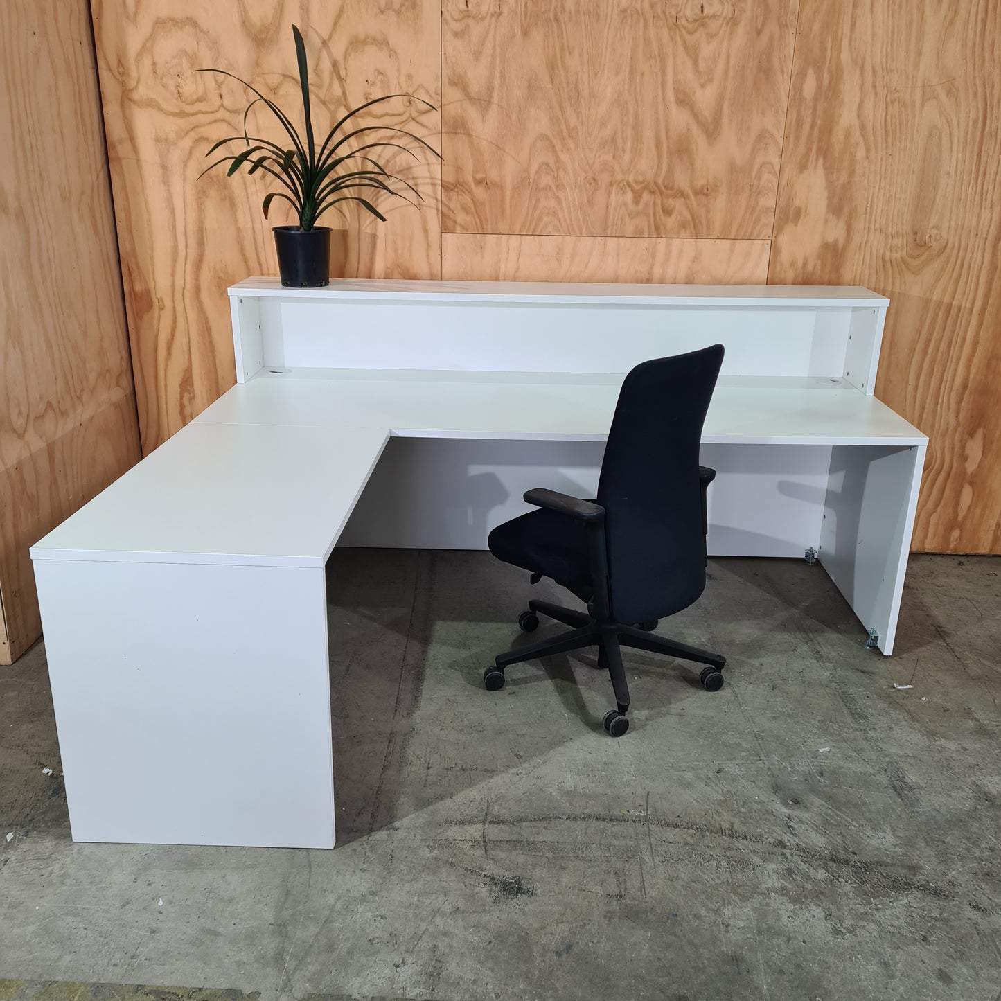 Reception Desk with Return