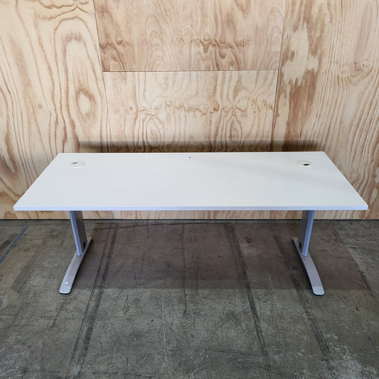 Desk with cable management and modesty panel in White