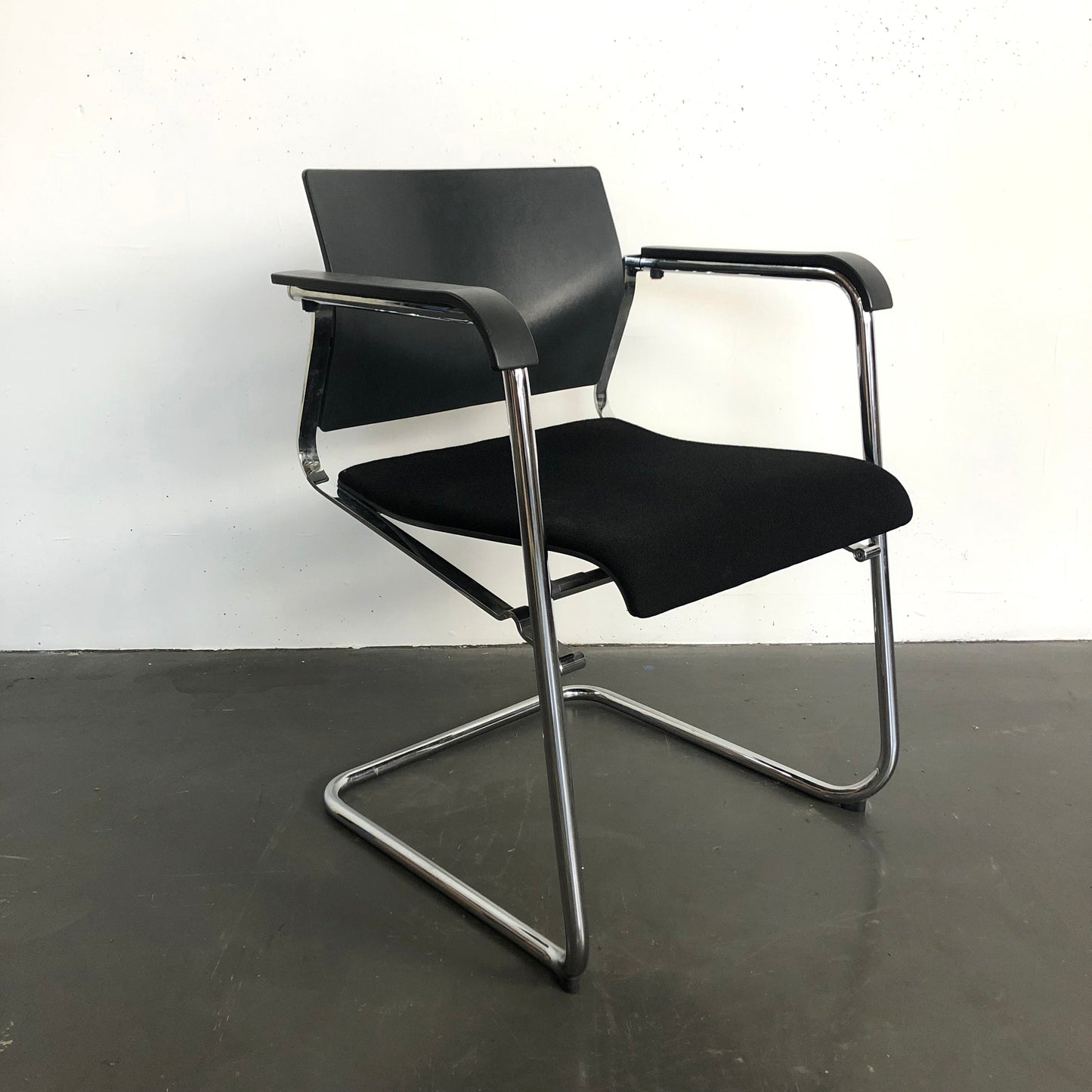 Wilkhahn Sito Charcoal Sled Chair