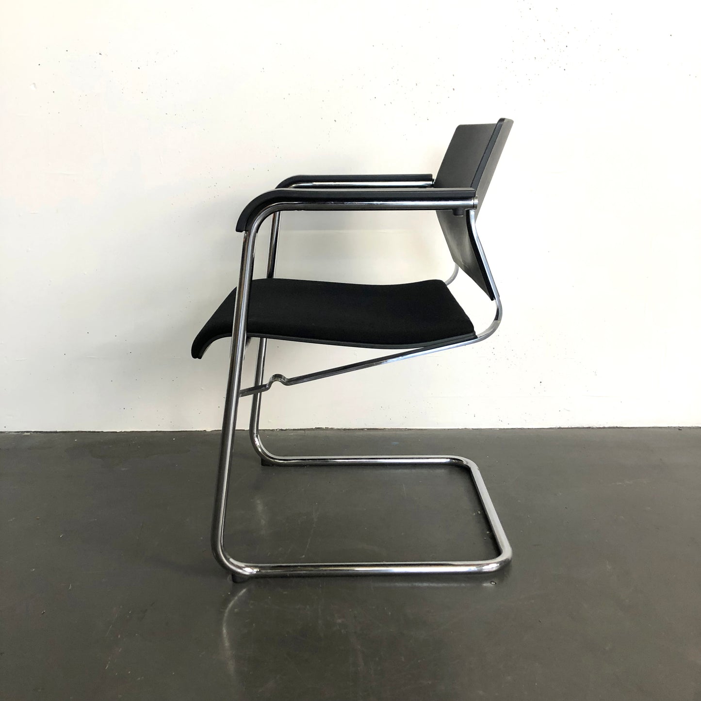 Wilkhahn Sito Charcoal Sled Chair