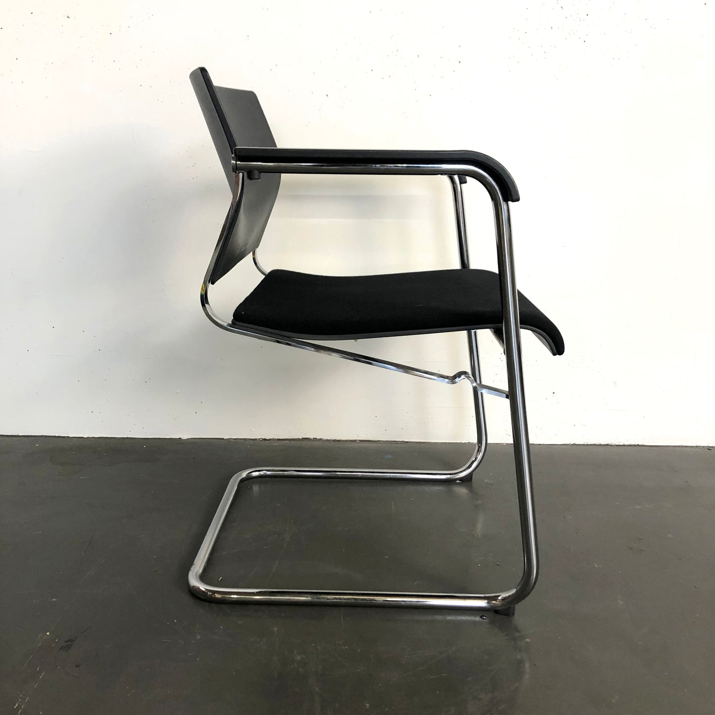 Wilkhahn Sito Charcoal Sled Chair