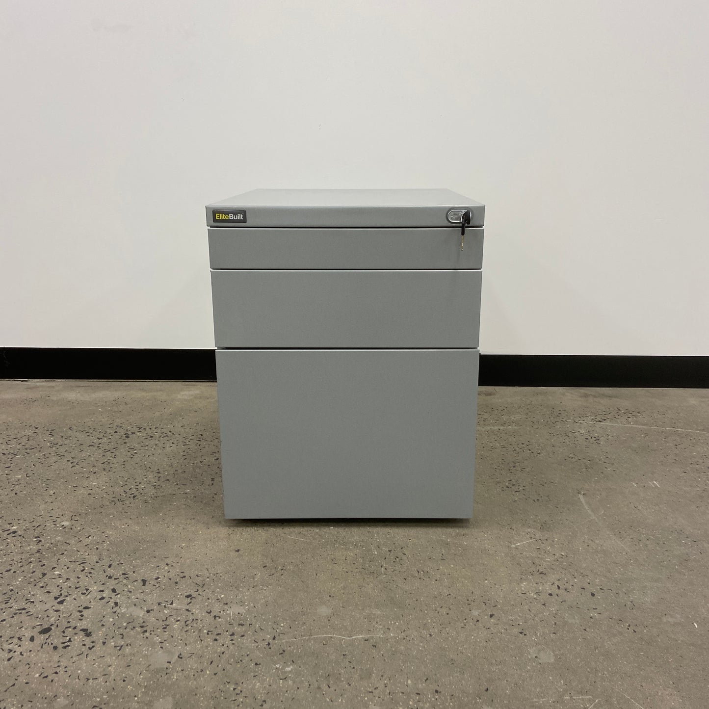 EliteBuilt Silver Pedestal on Wheels