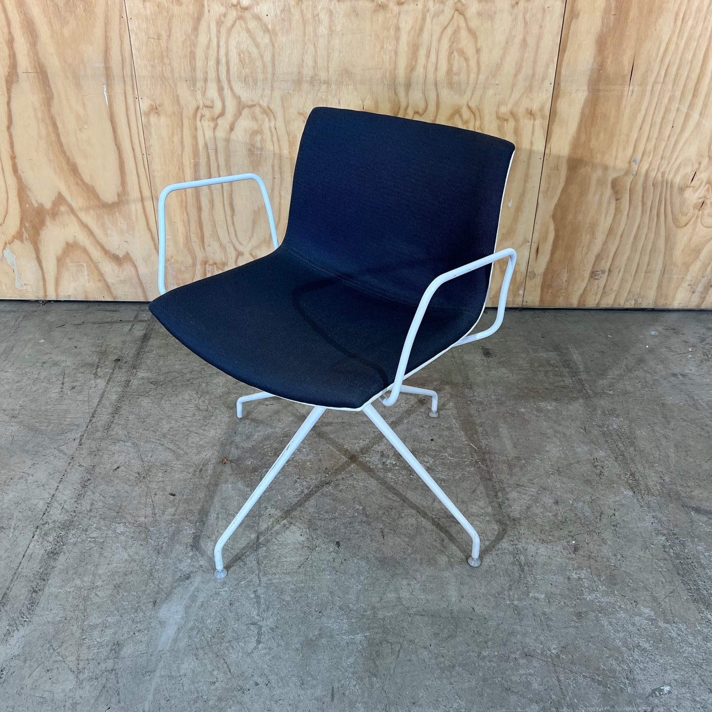 Arper Catifa 53 Meeting/Swivel chair - Blue