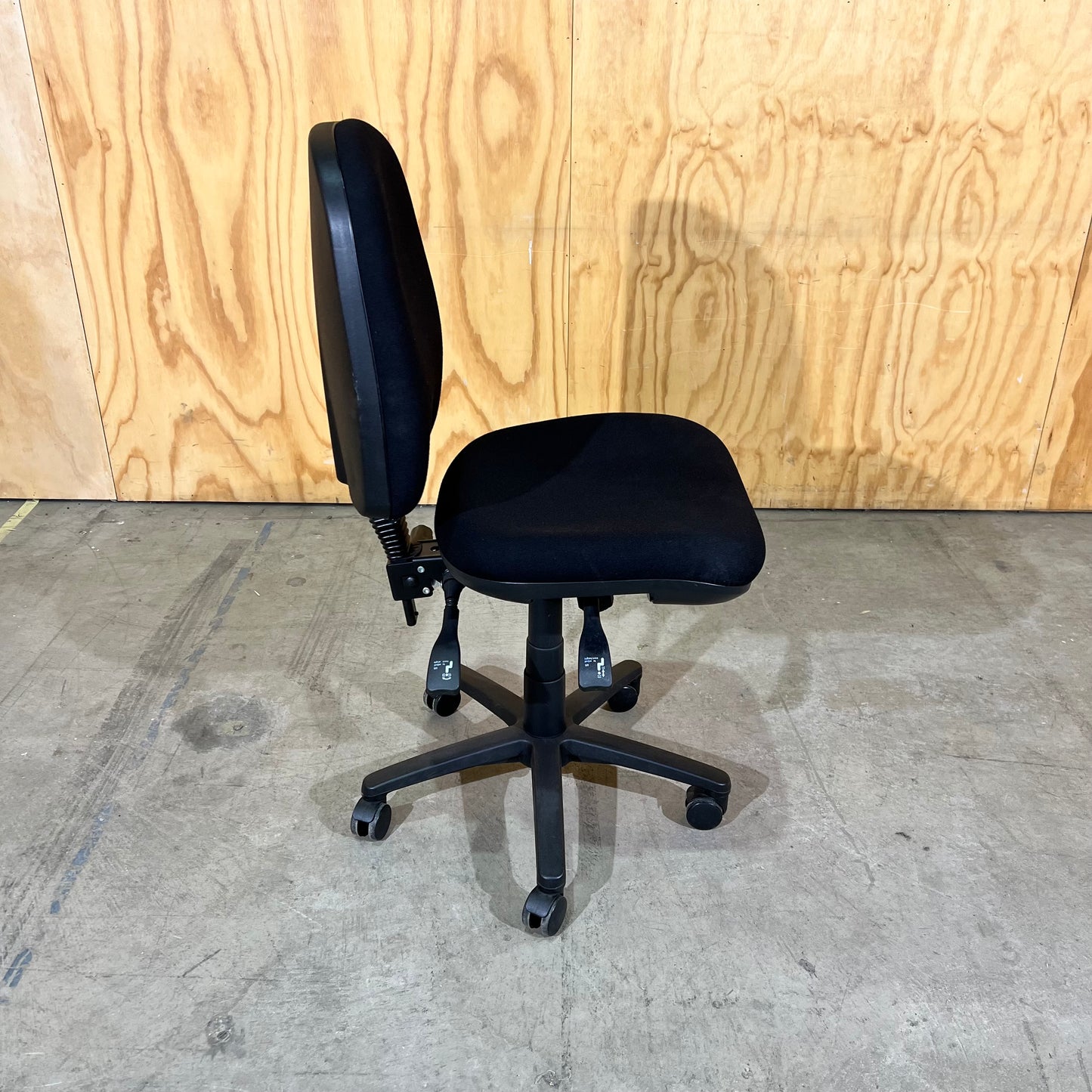 Black fabric task chair