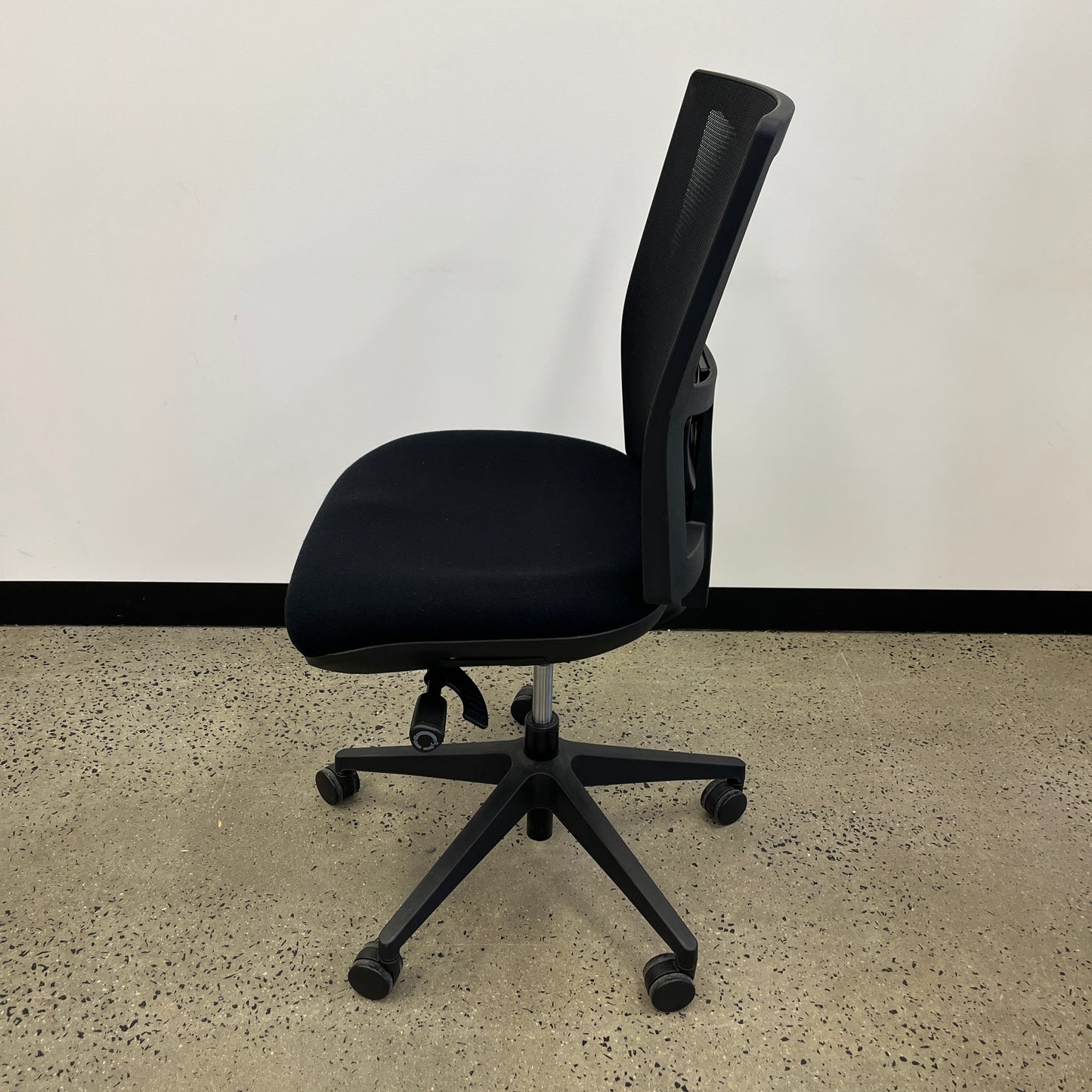 Chair Solutions Team Air: Executive Black Mesh-back Office Chair
