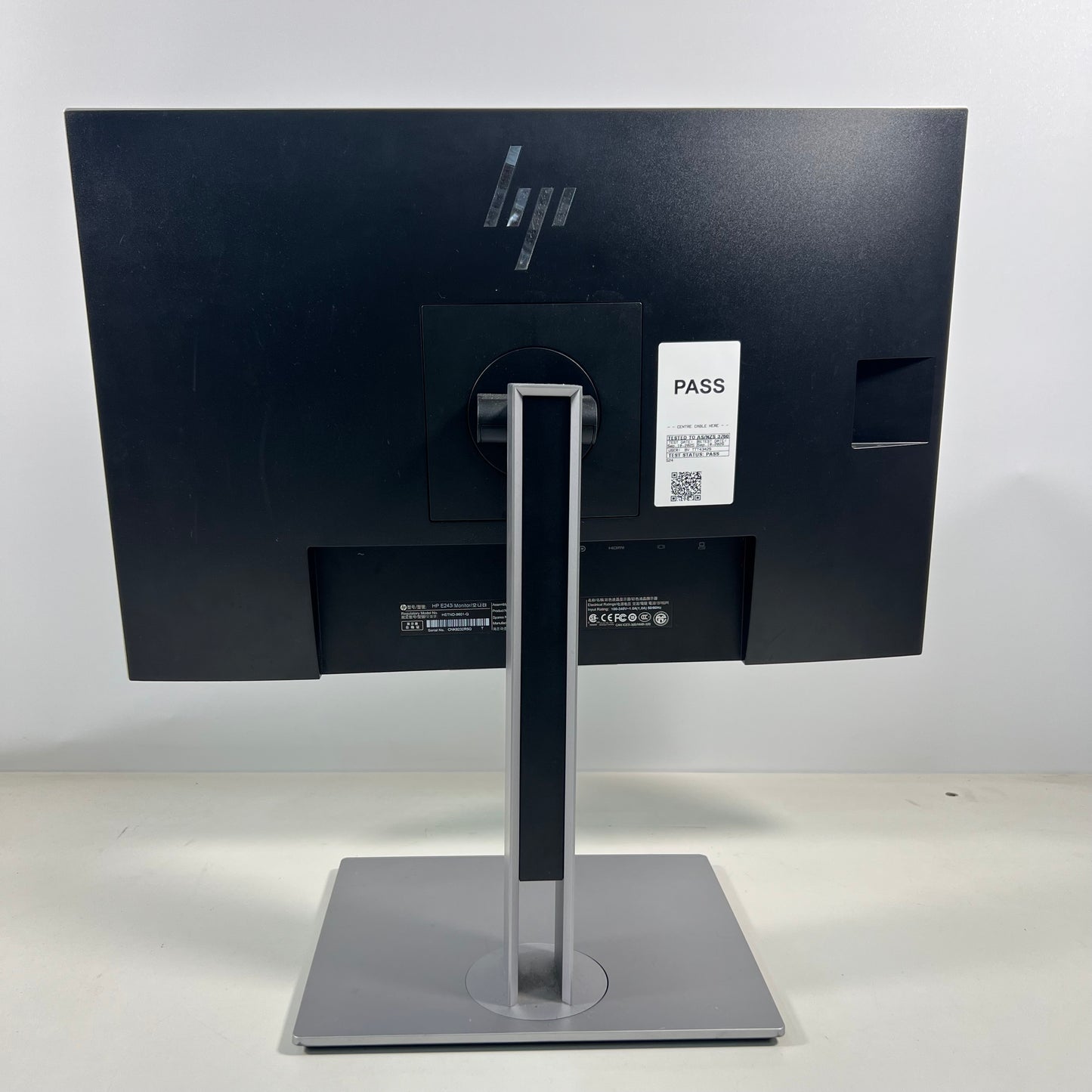 HP EliteDisplay E243i 24-inch Monitor