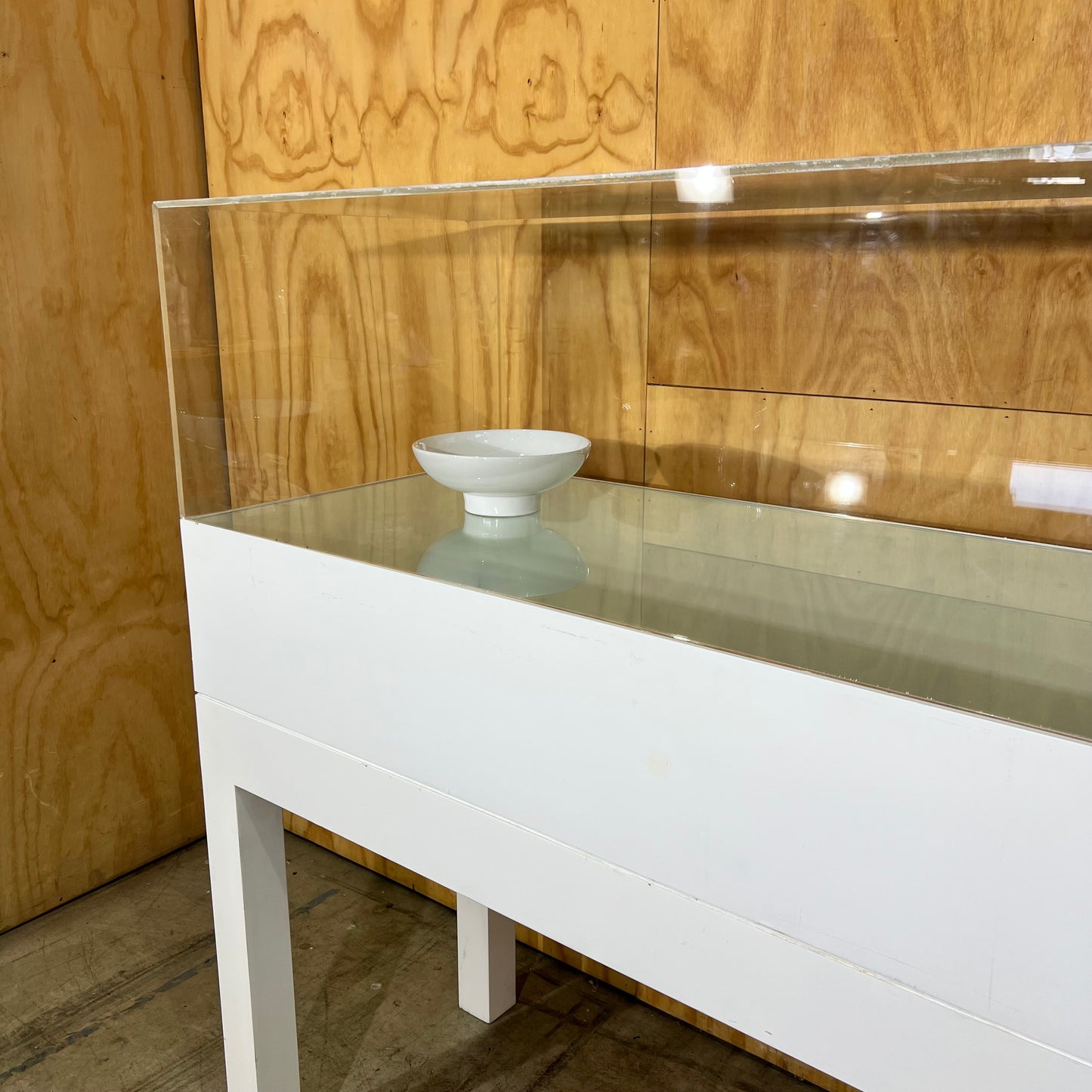 White Display Cabinet with Perspex Case and Two Shelf Options