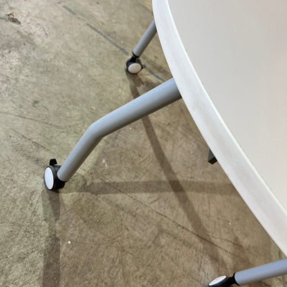 D-End Mobile Table/Desk