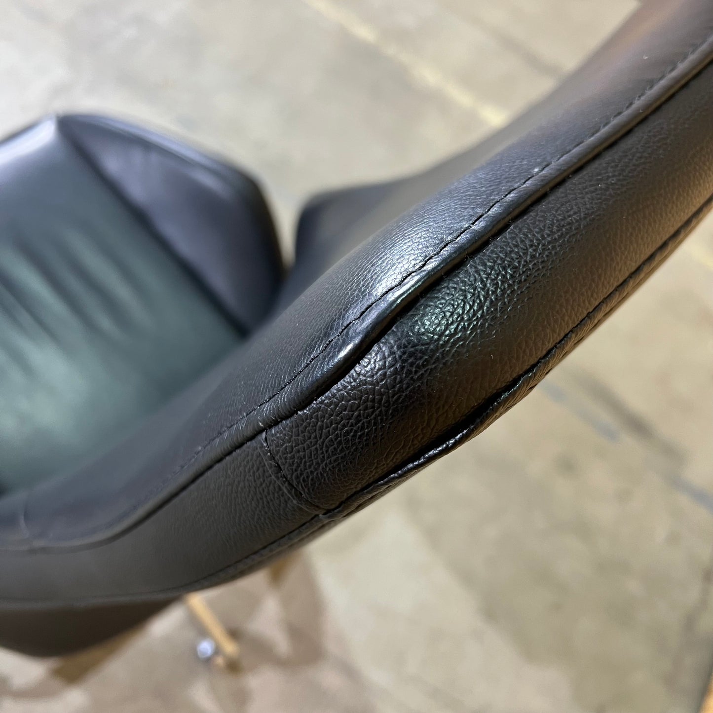 Tall Black Leather executive chair - no arms