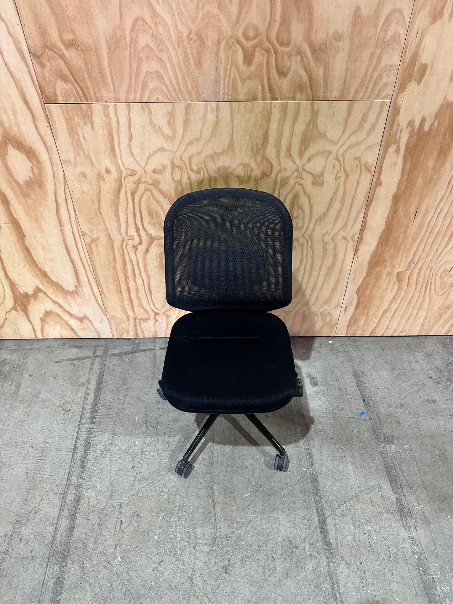 Vitra Medapal Swivel Chair in Black