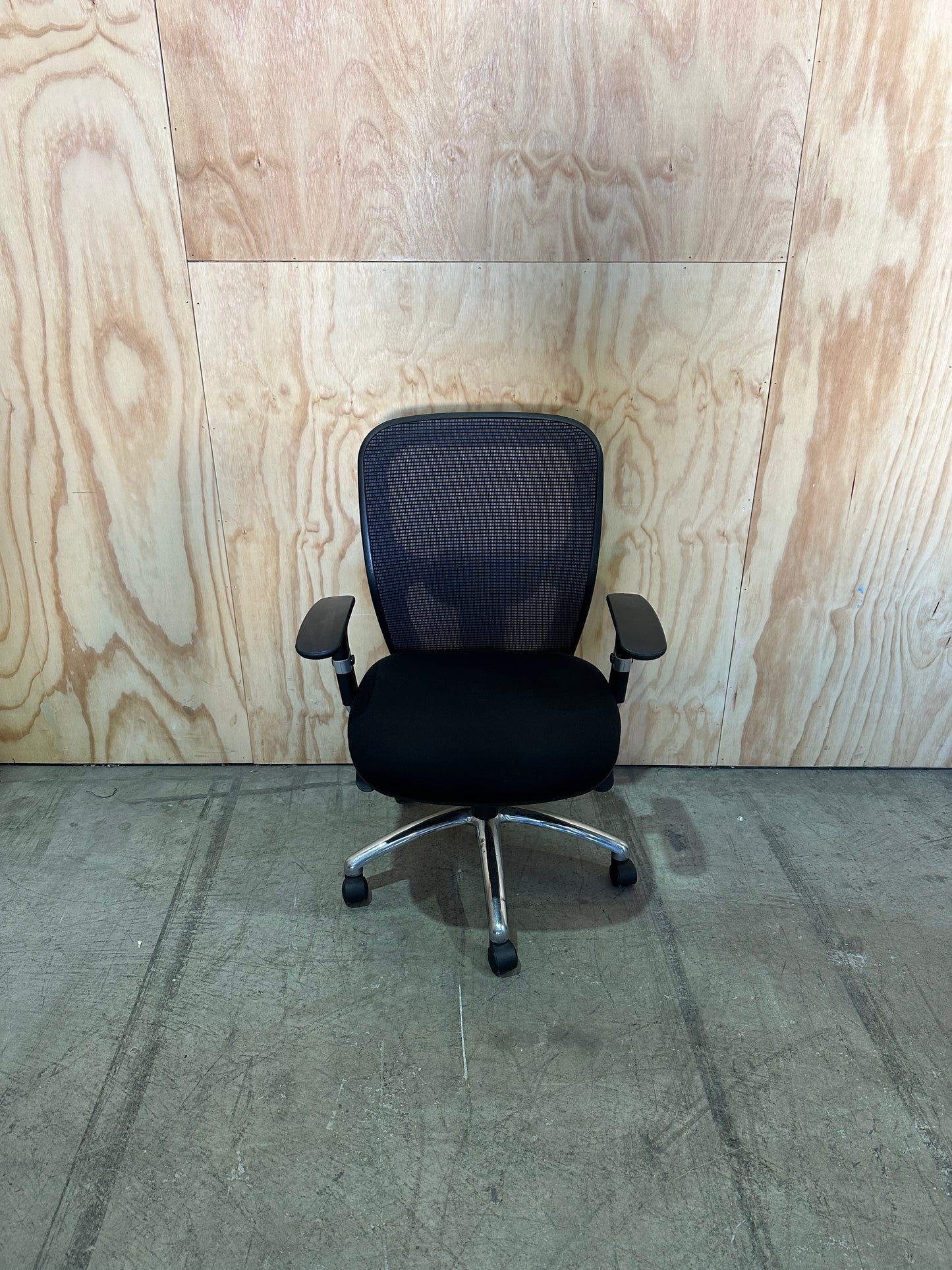 Ergonomic Task Chair on Cofemu Base