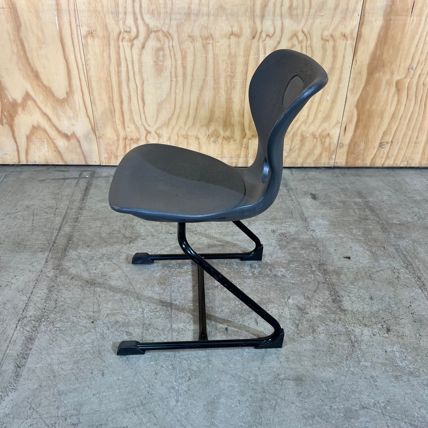 Charcoal PantoSwing Cantilever Student Chair