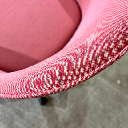Vitra Softshell Chair with five-star base in Pale Rose & Coral - B Grade