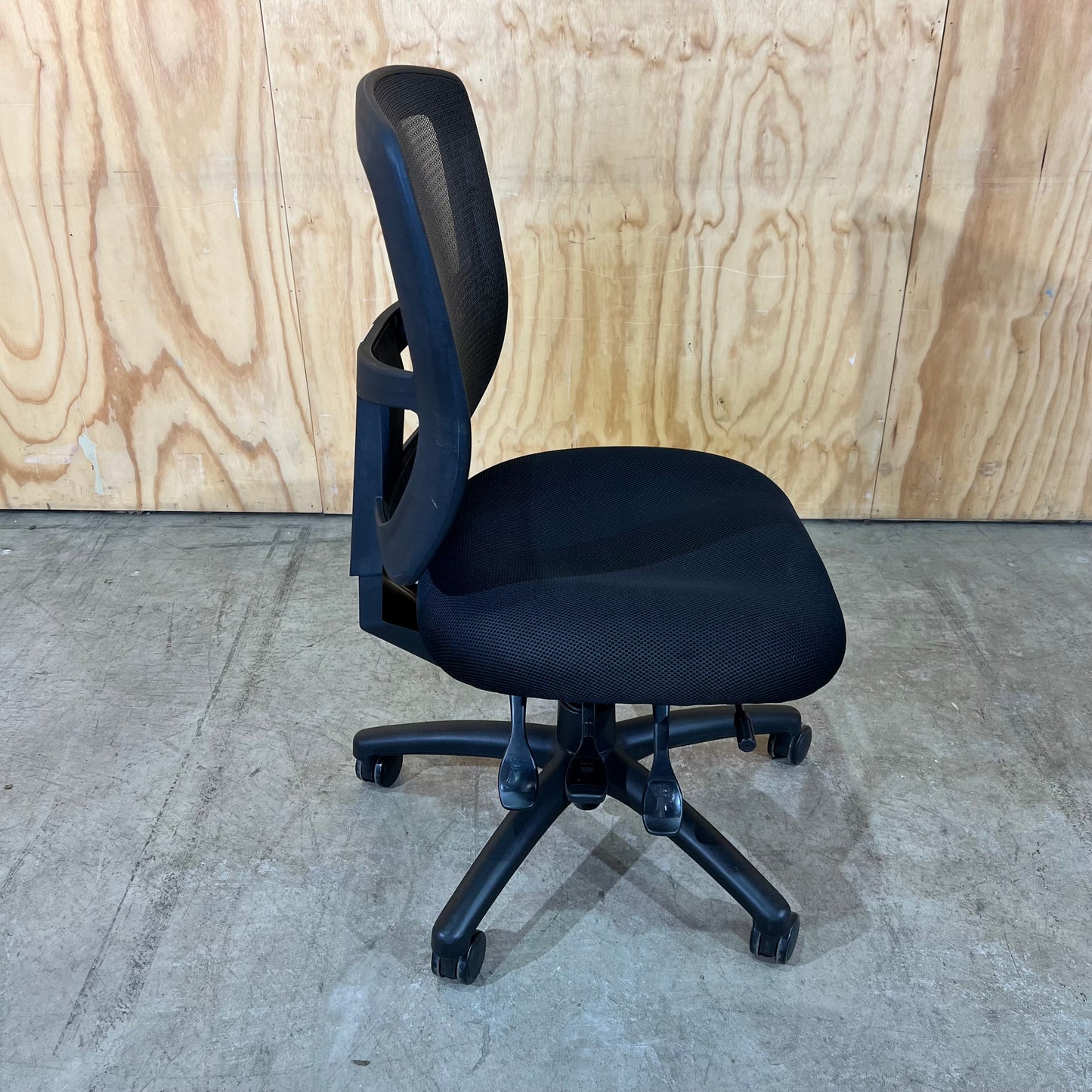 Black Mesh Task Chair