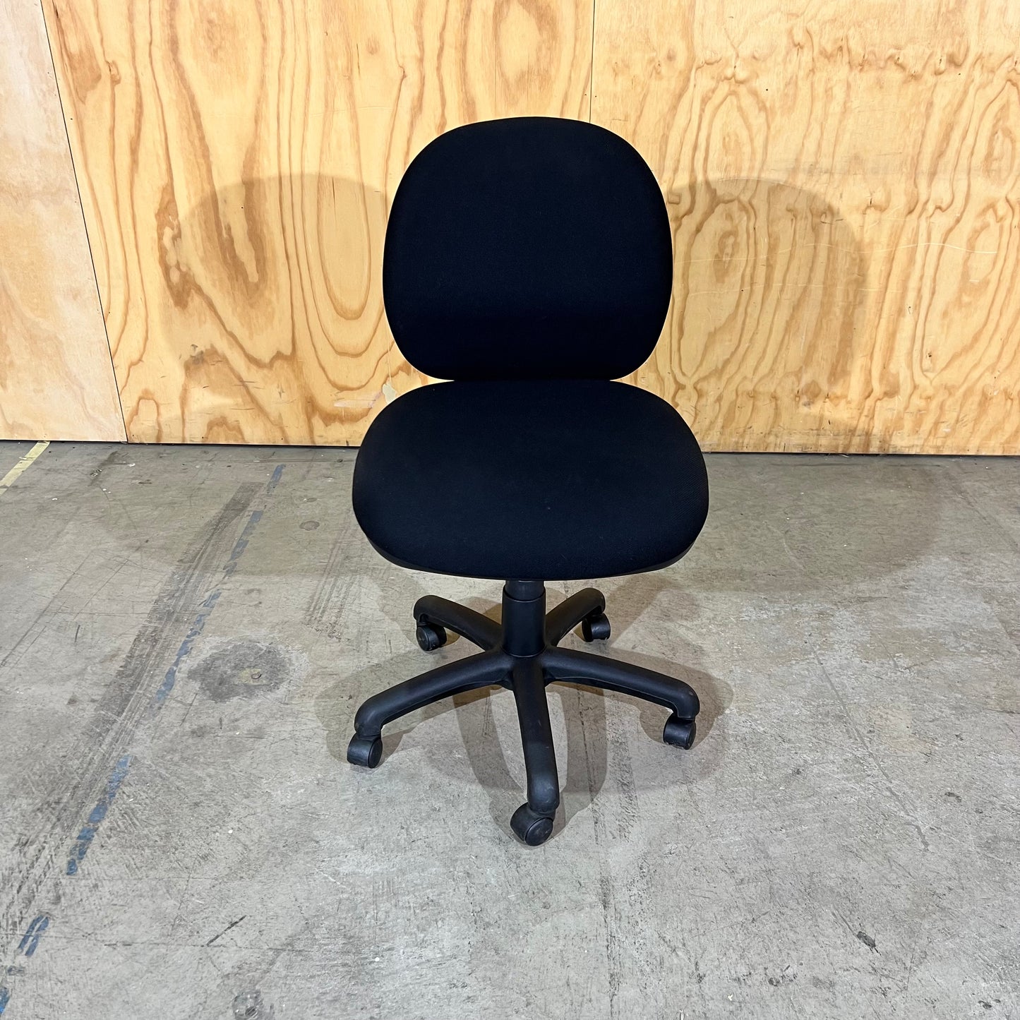 Pago Black Fabric Task Chair with Green Lever