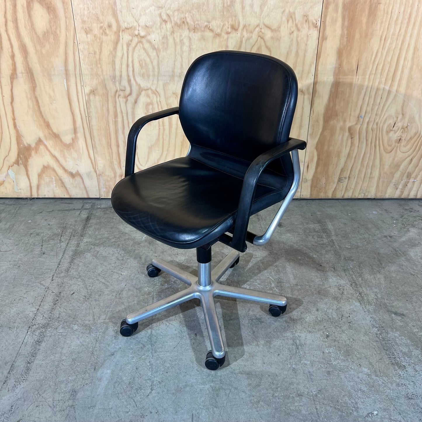 Wilkhahn FS 211/8 Black Leather Swivel Chair