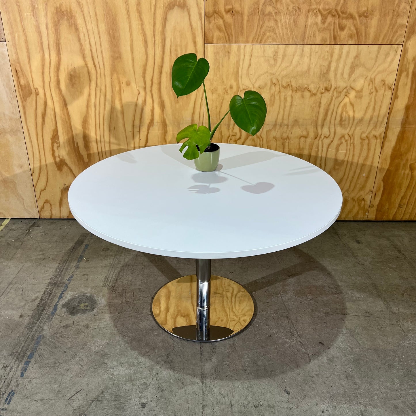 Classic White Round Table on Chrome Base