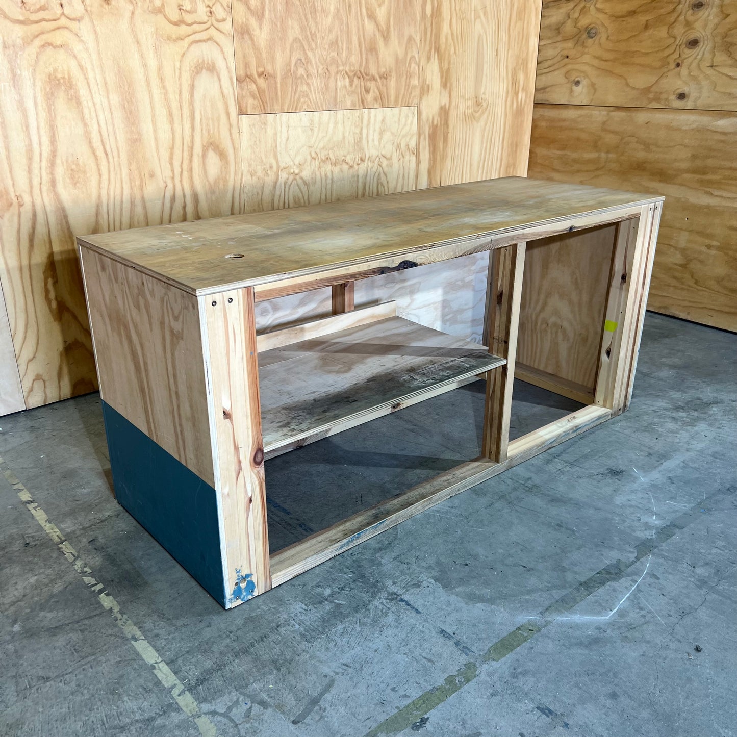 Ply Retail Reception Desk