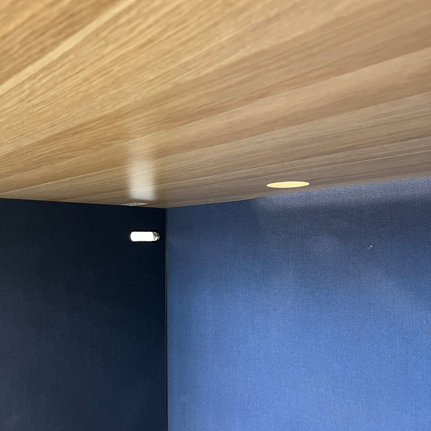 Zenith PRECINCT POD double sided in Blue with Wooden Laminate Desktop