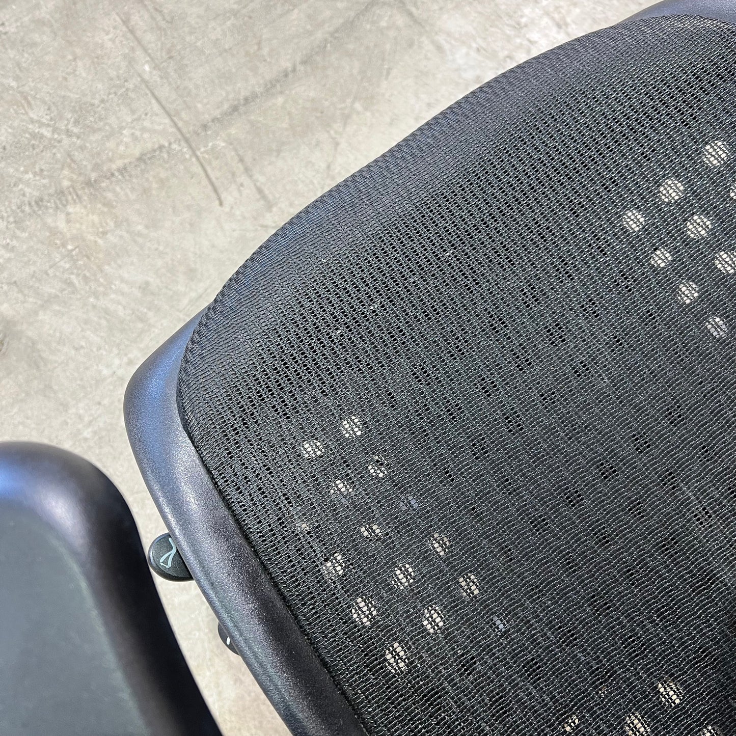Ergonomic Mesh Task Chair with Headrest