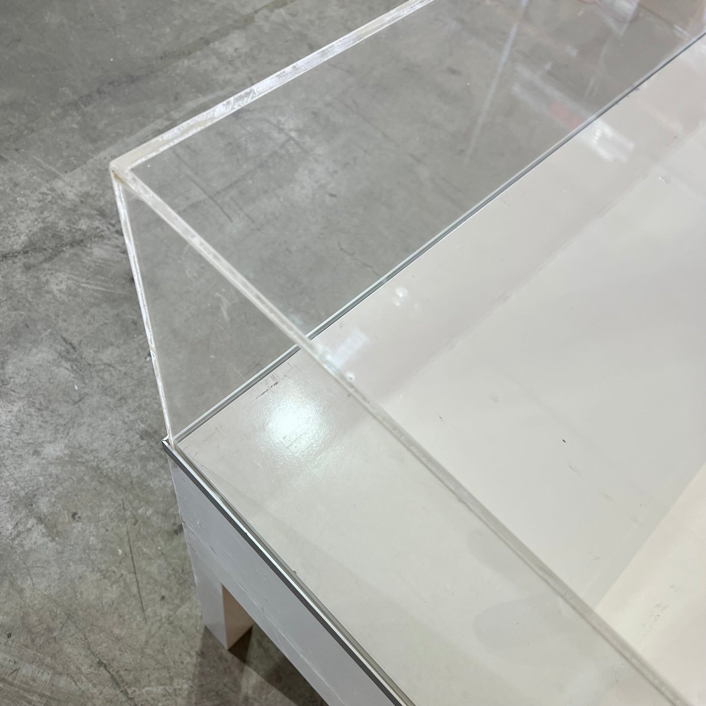 White Display Cabinet with Perspex Case and Two Shelf Options