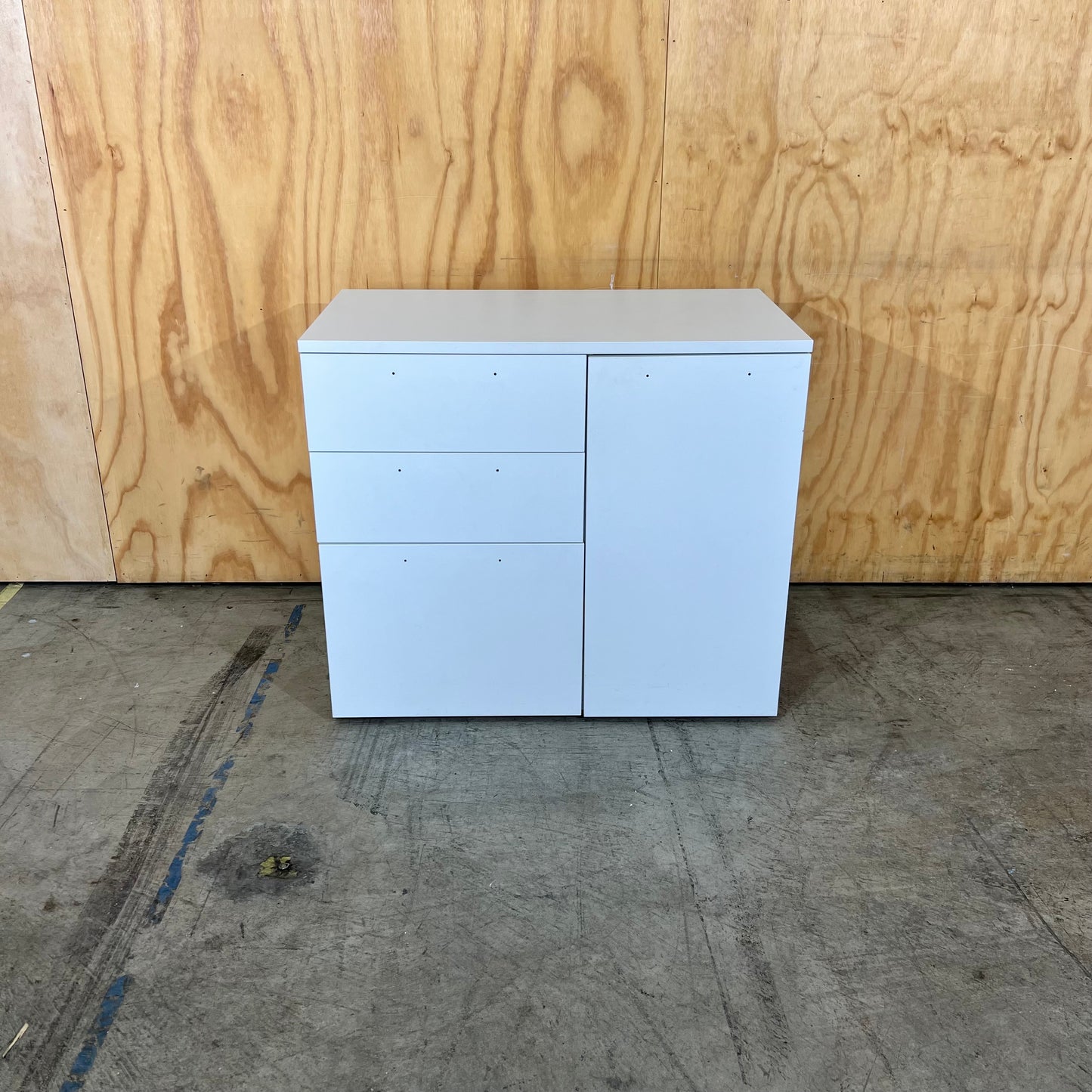 White Modular Office Cupboard (missing handles)