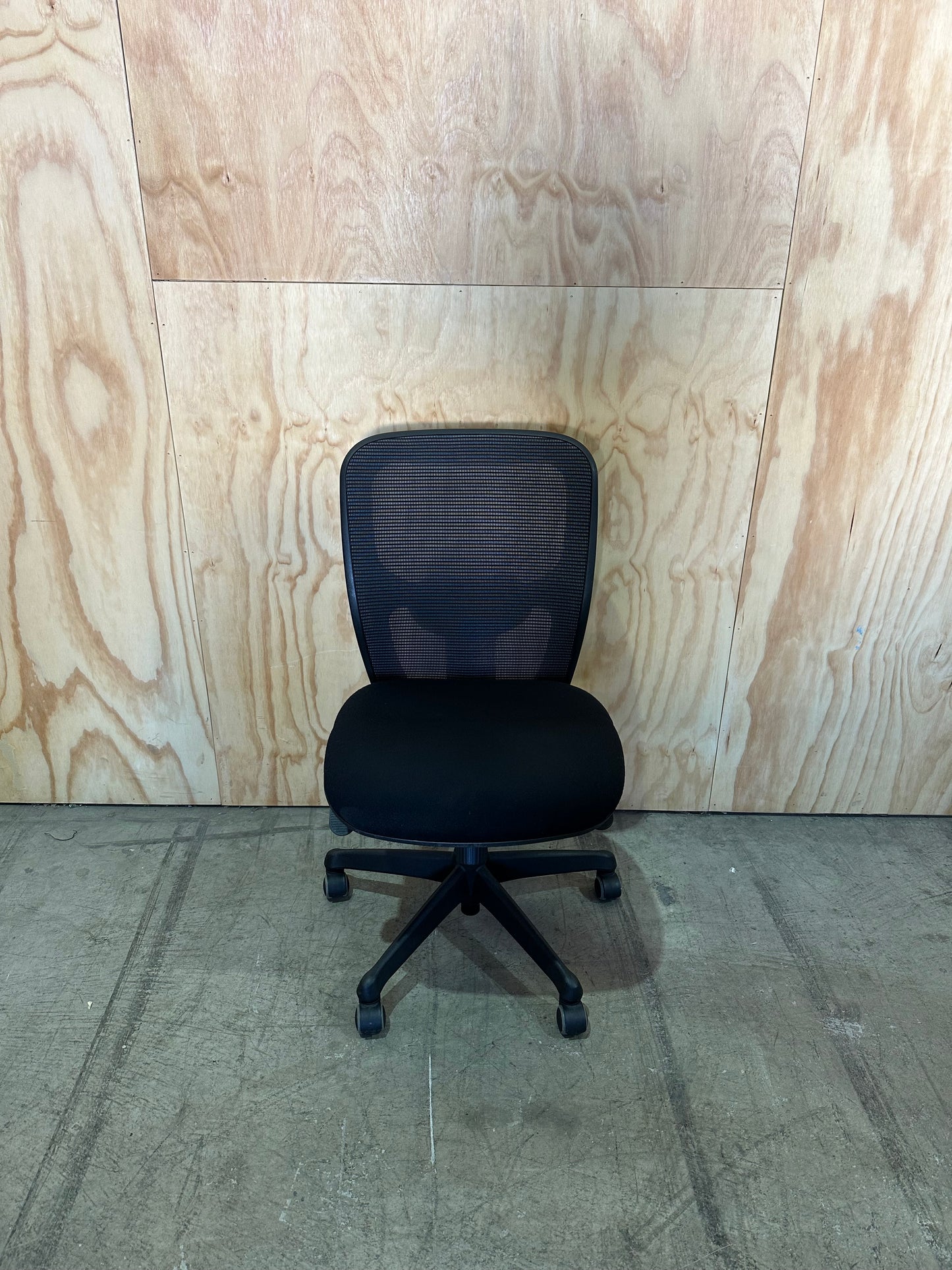 Ergonomic Task Chair on Cofemu Base