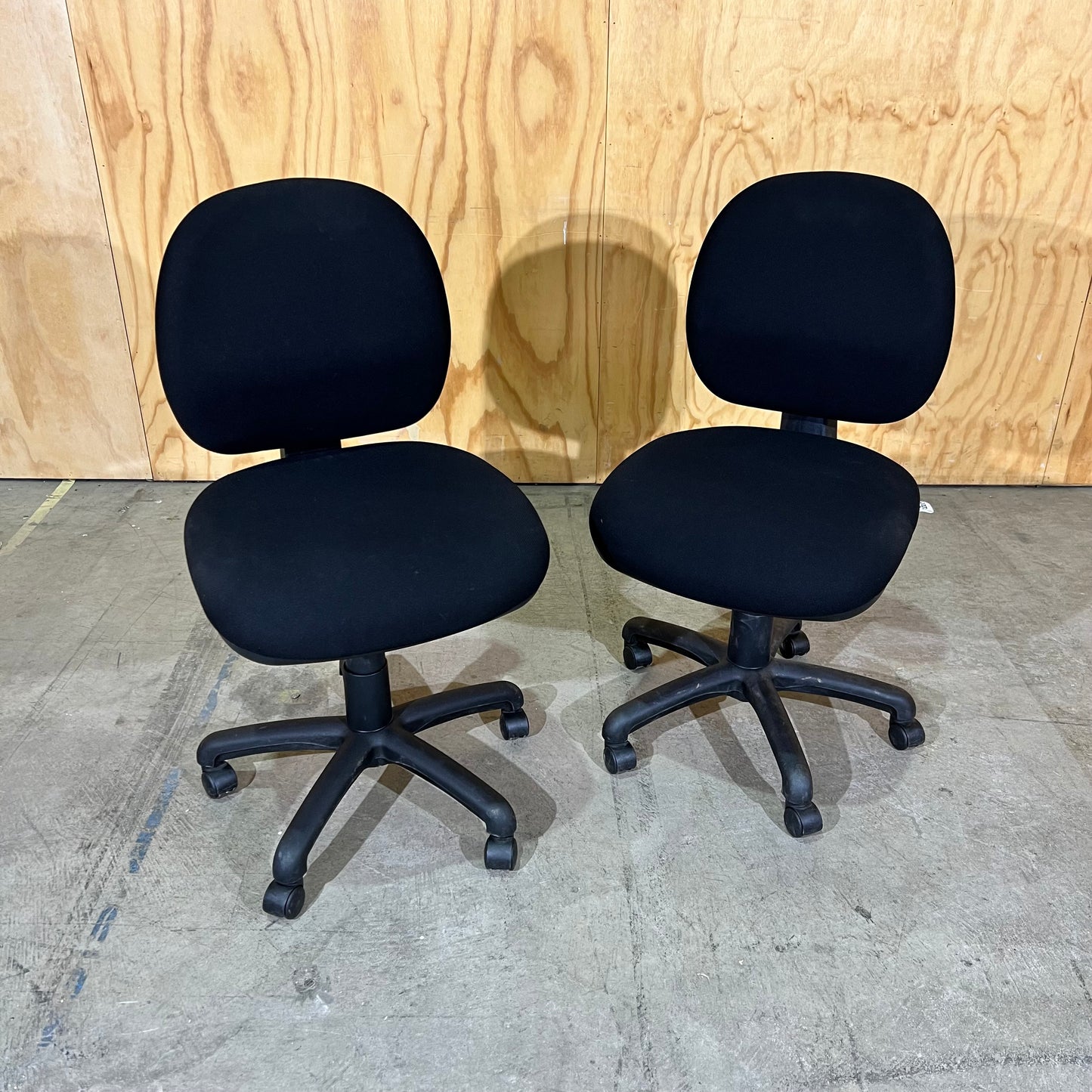 Pago Black Fabric Task Chair with Green Lever