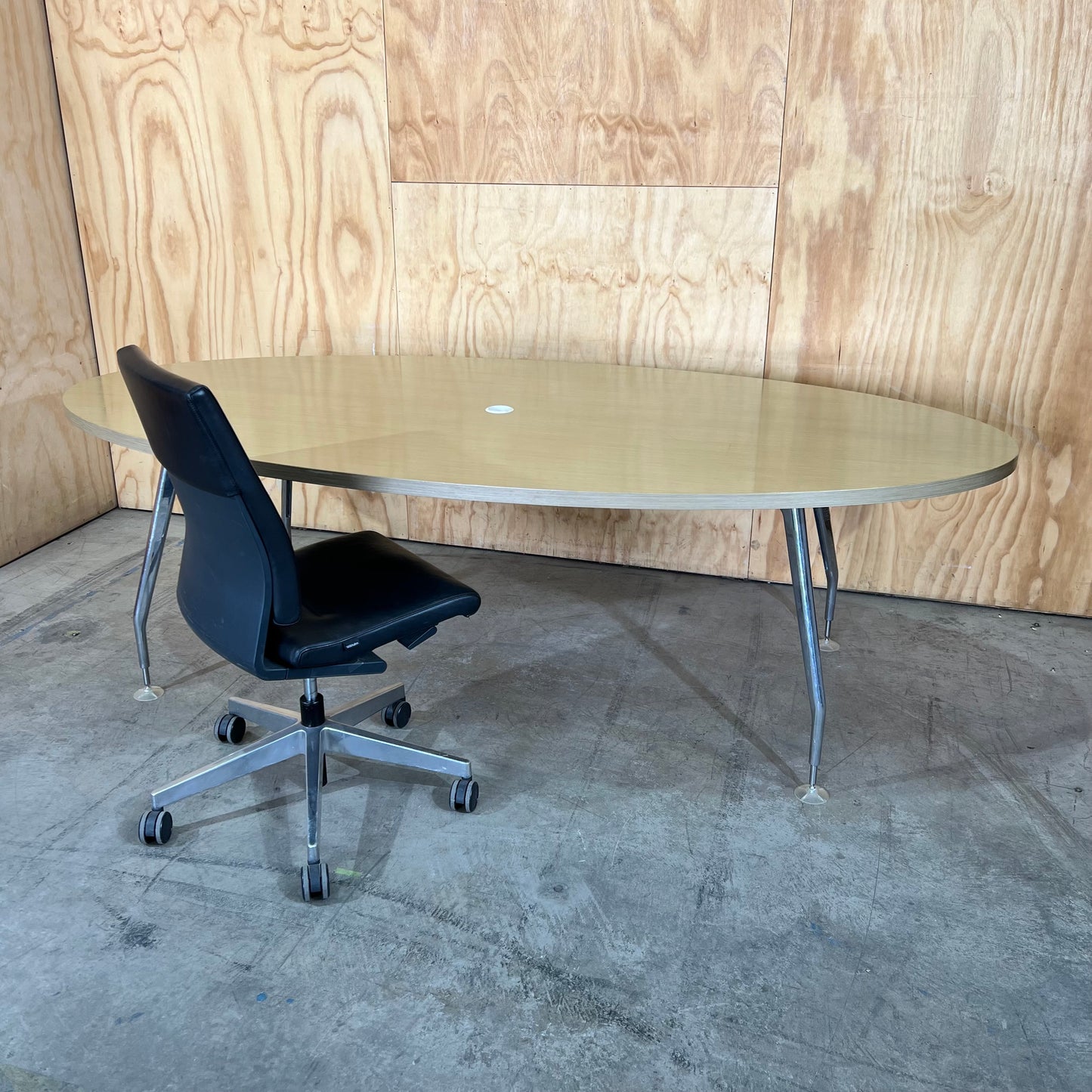 Schiavello Aire Oval Meeting Room Table