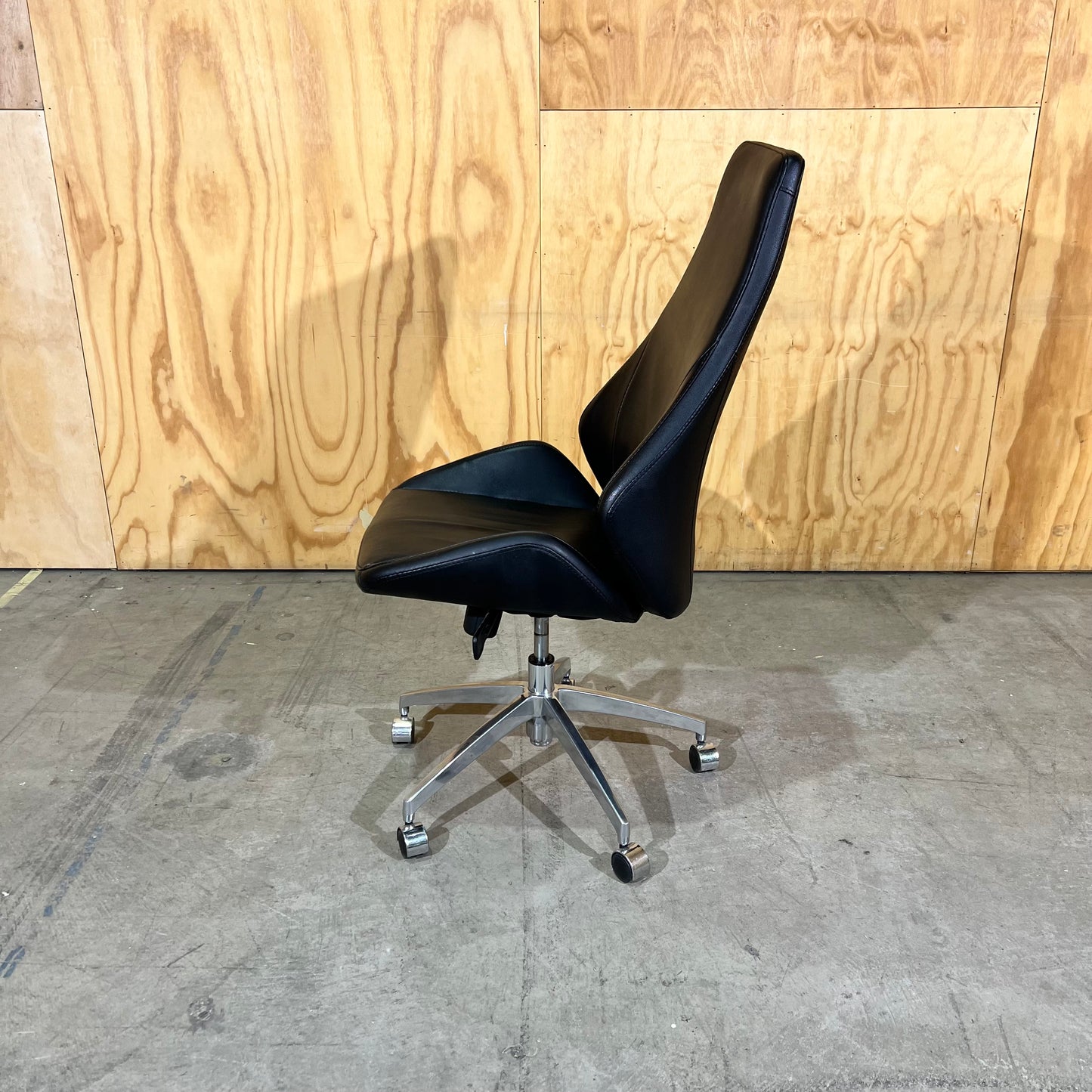 Tall Black Leather executive chair - no arms
