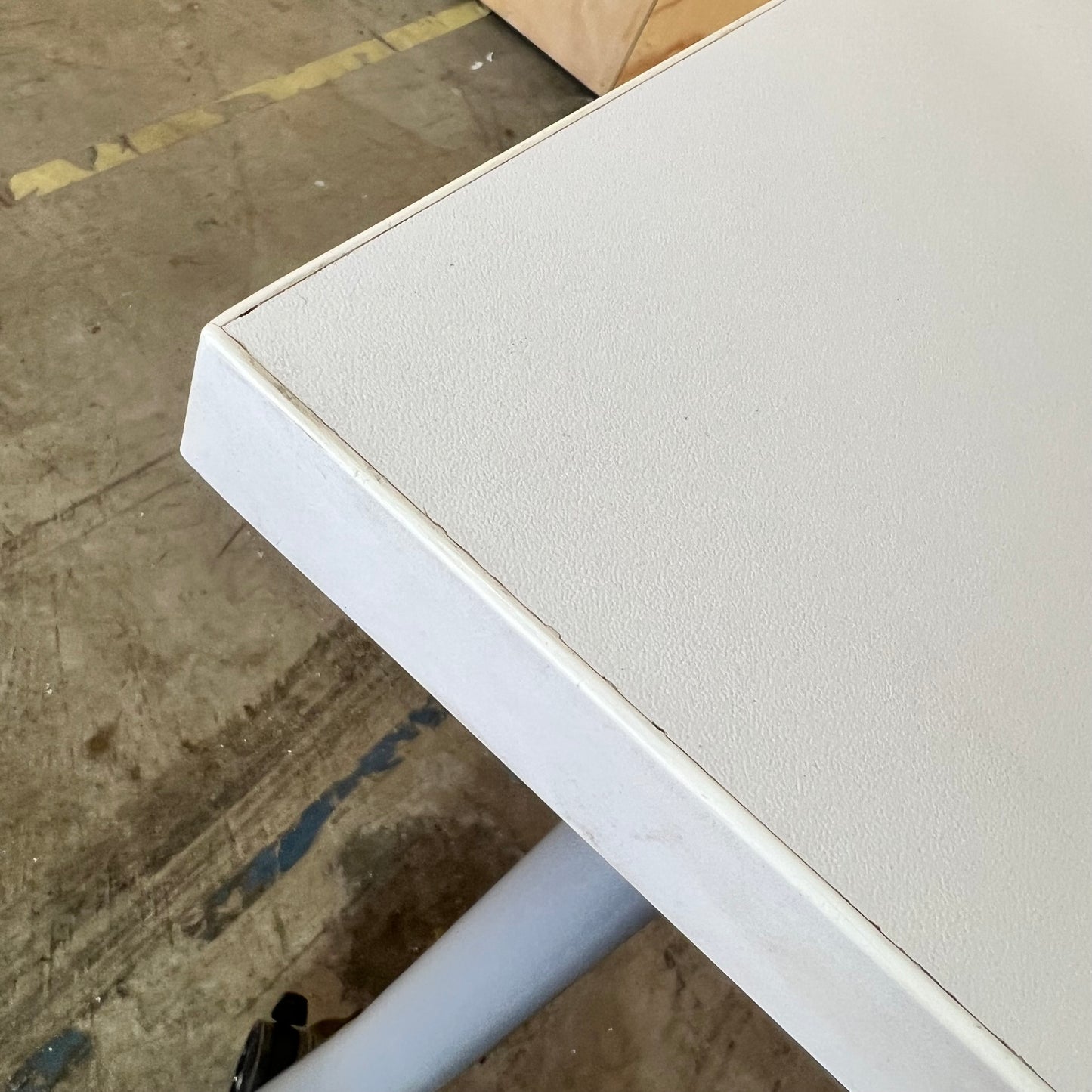 D-End Mobile Table/Desk