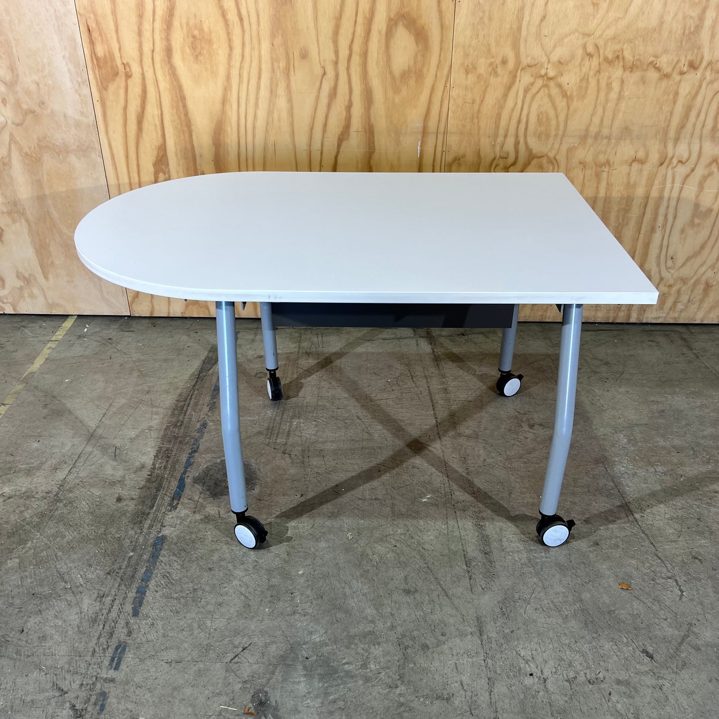 D-End Mobile Table/Desk