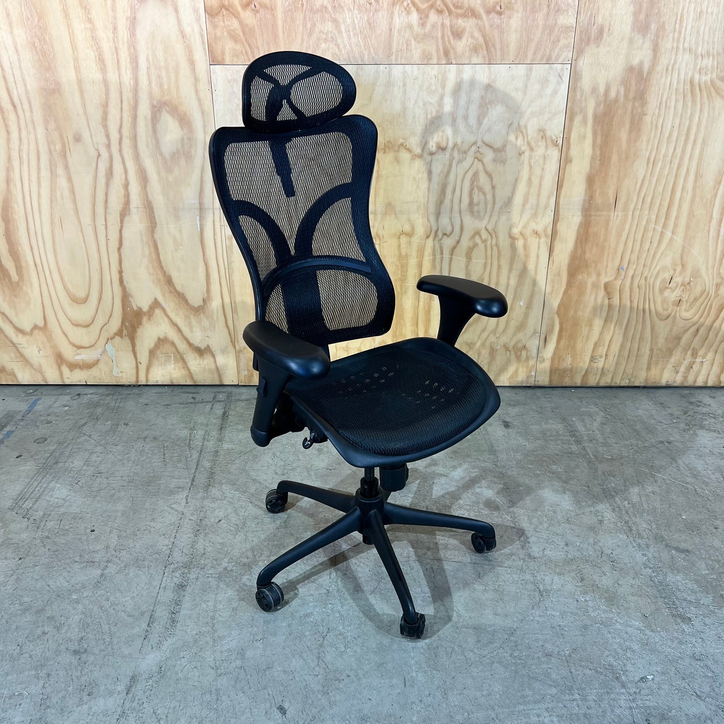Ergonomic Mesh Task Chair with Headrest