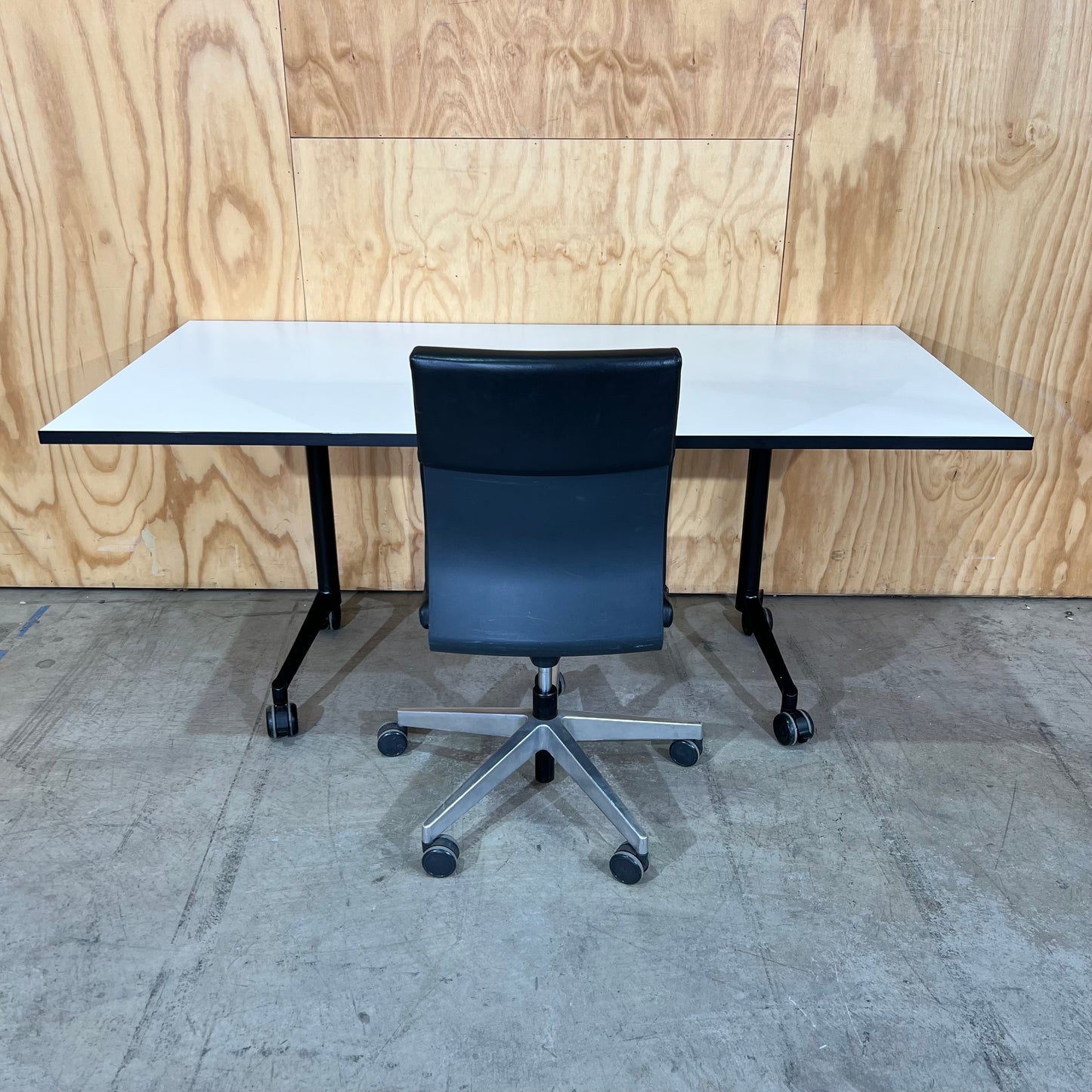 Thinking Works U.R Meeting Table on Castors with Cable Management
