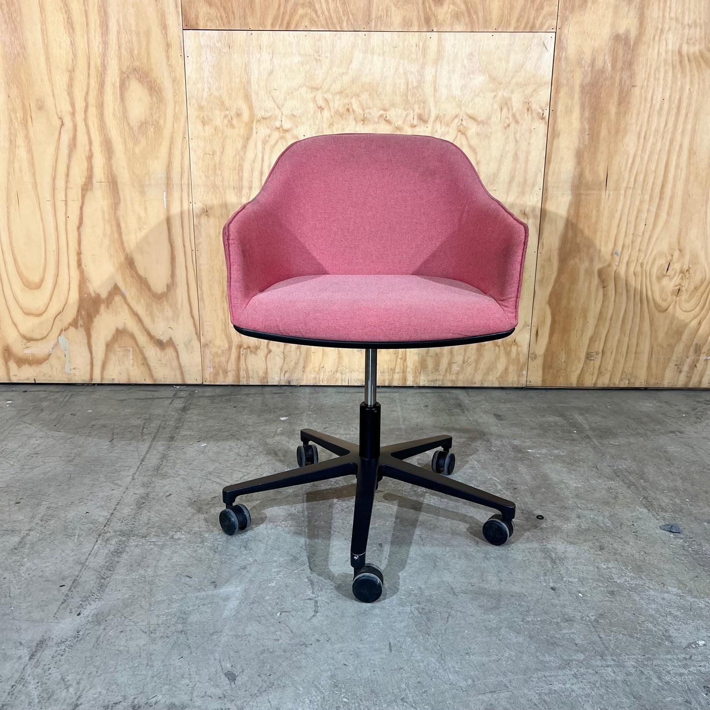 Vitra Softshell Chair with five-star base in Pale Rose & Coral - B Grade