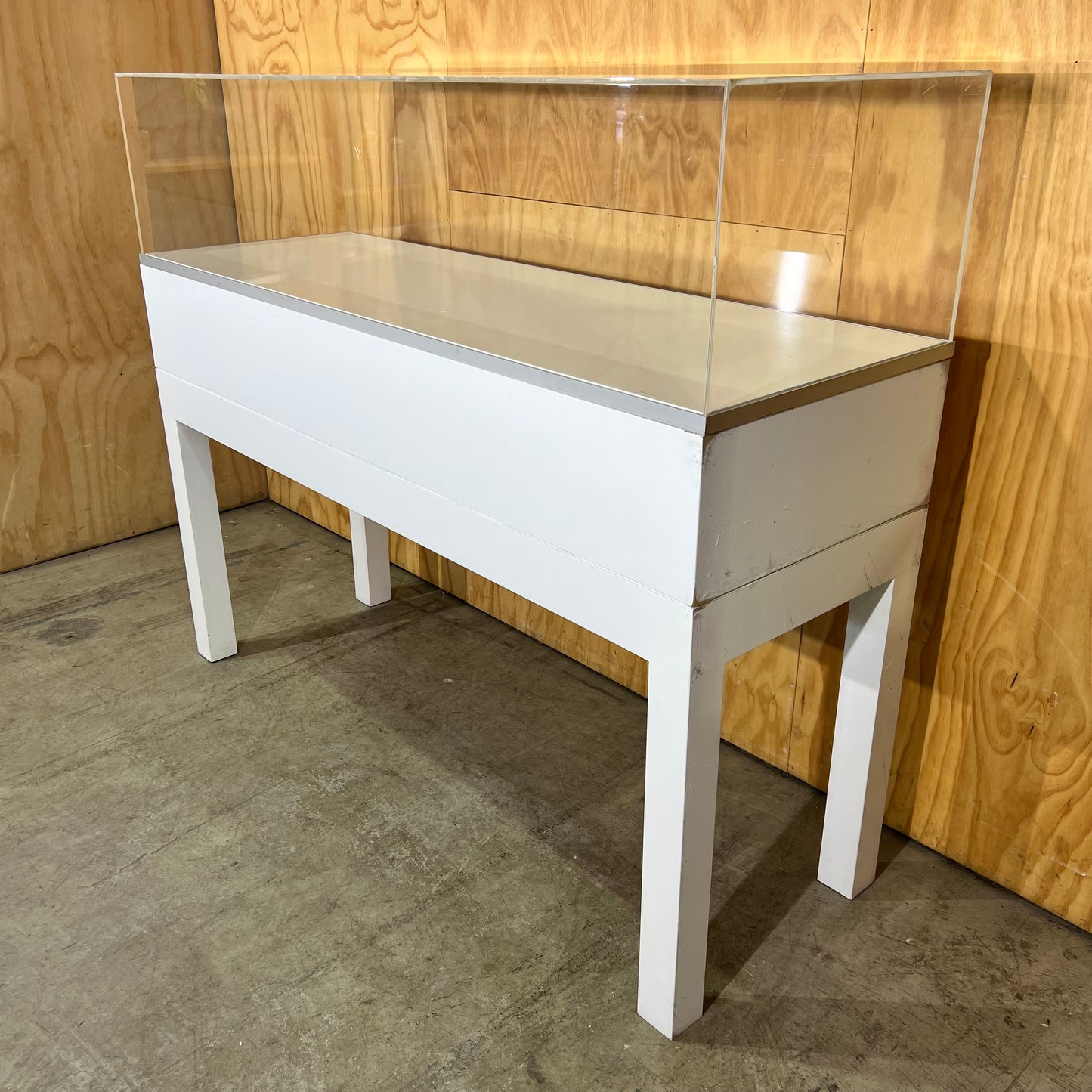 White Display Cabinet with Perspex Case and Two Shelf Options