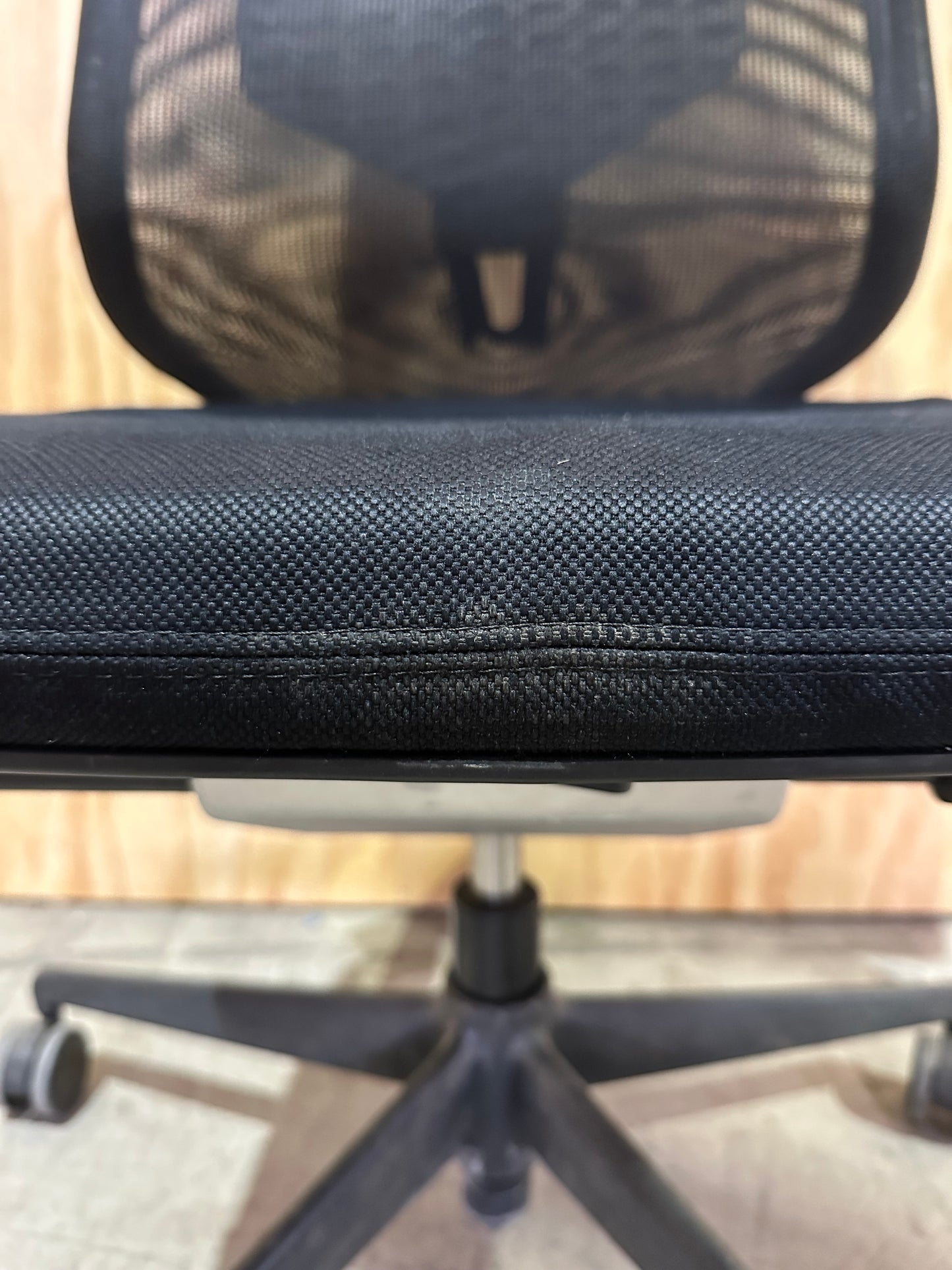 Vitra Medapal Swivel Chair in Black