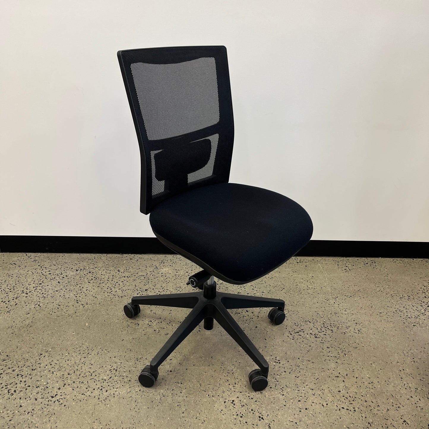 Chair Solutions Team Air: Executive Black Mesh-back Office Chair
