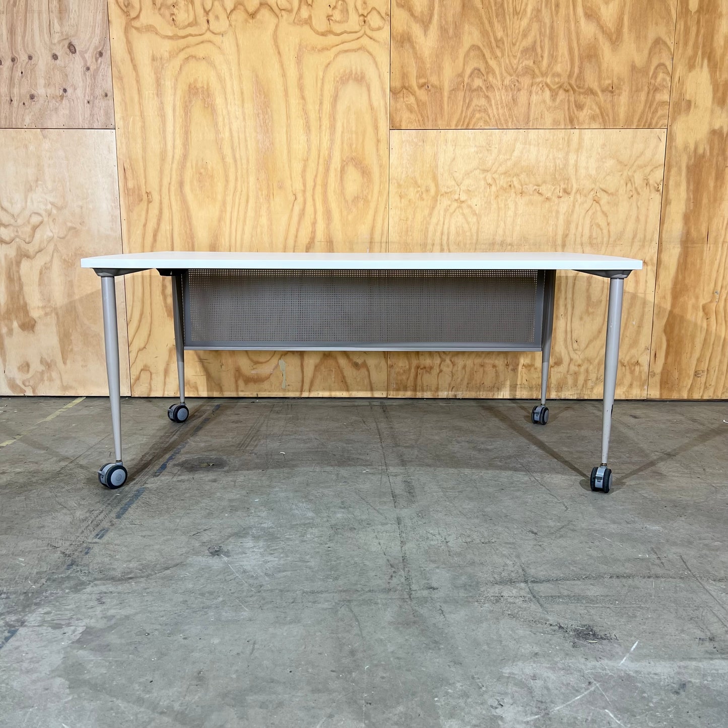 Whie Curved Desk on Castor Wheels