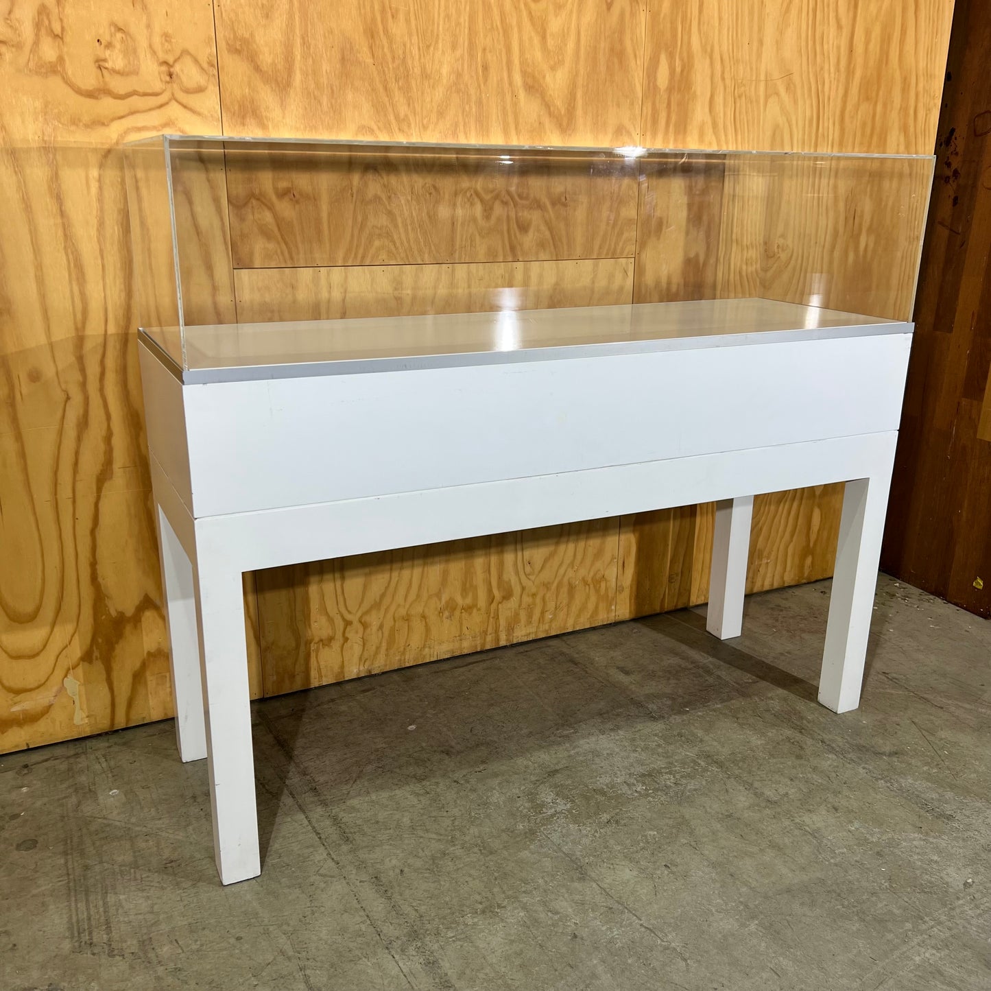 White Display Cabinet with Perspex Case and Two Shelf Options