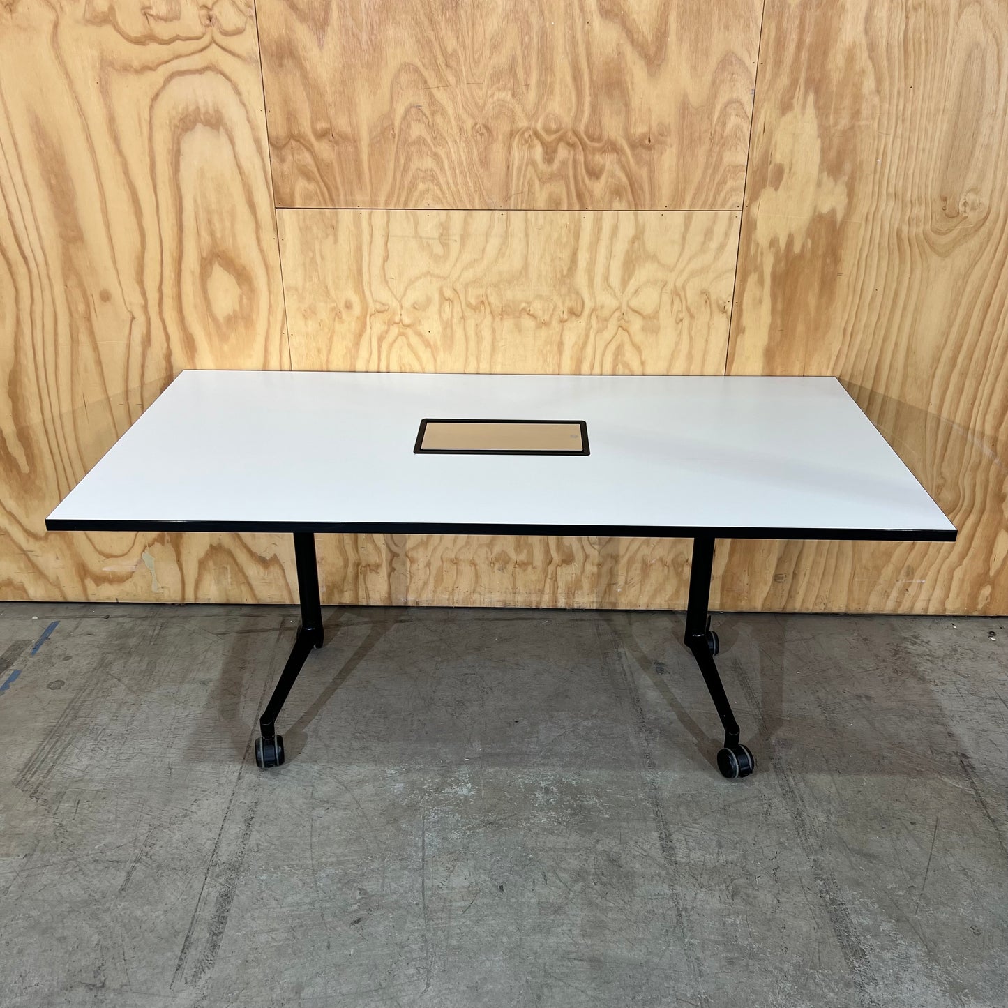 Thinking Works U.R Meeting Table on Castors with Cable Management