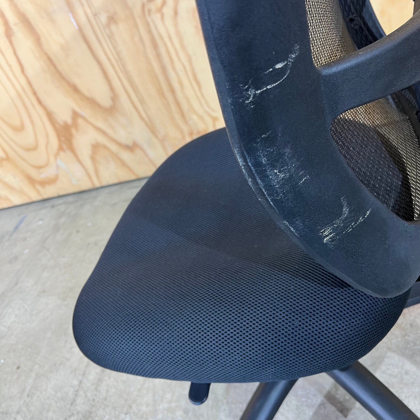Black Mesh Task Chair