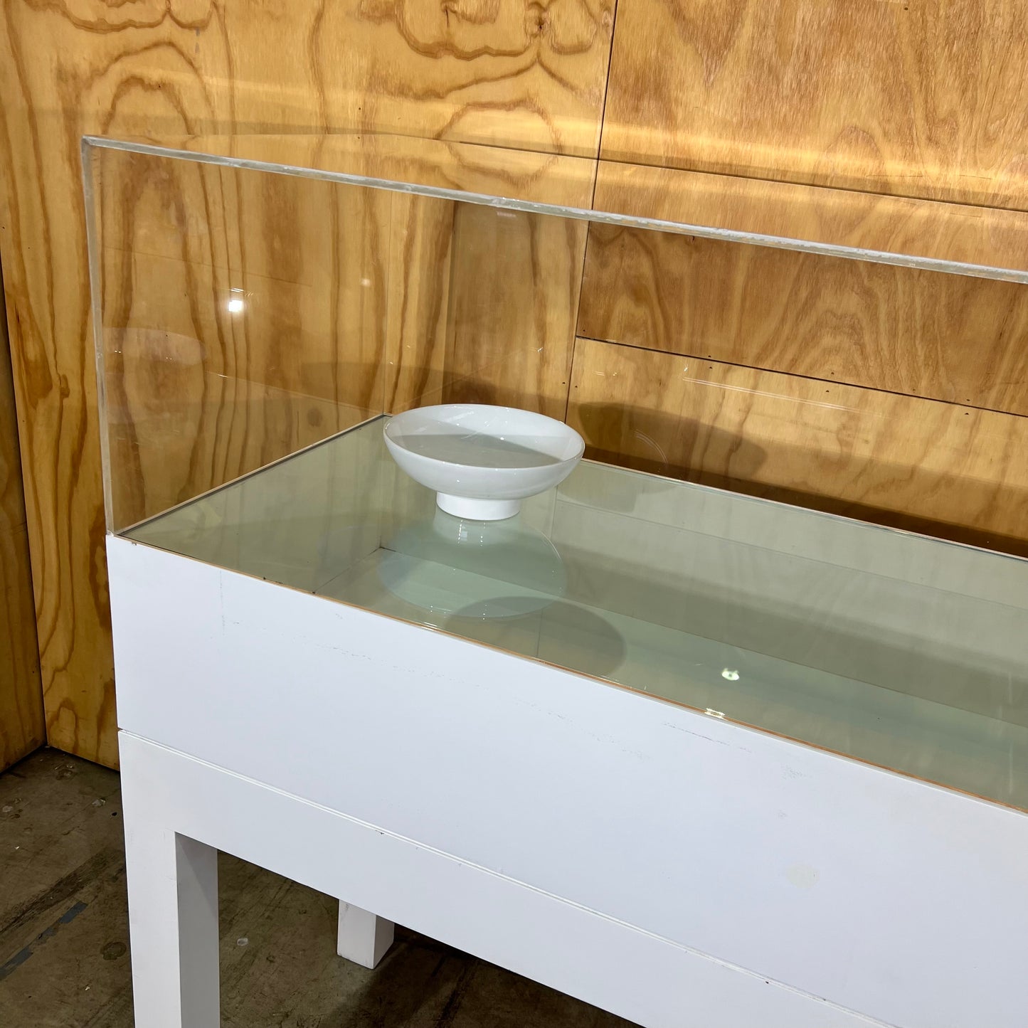 White Display Cabinet with Perspex Case and Two Shelf Options