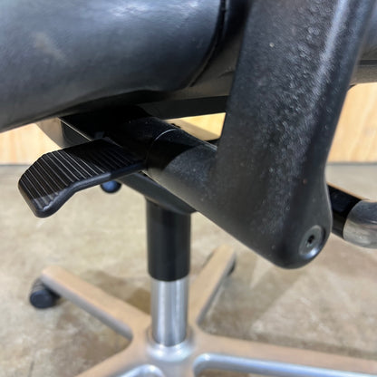 Wilkhahn FS 211/8 Black Leather Swivel Chair