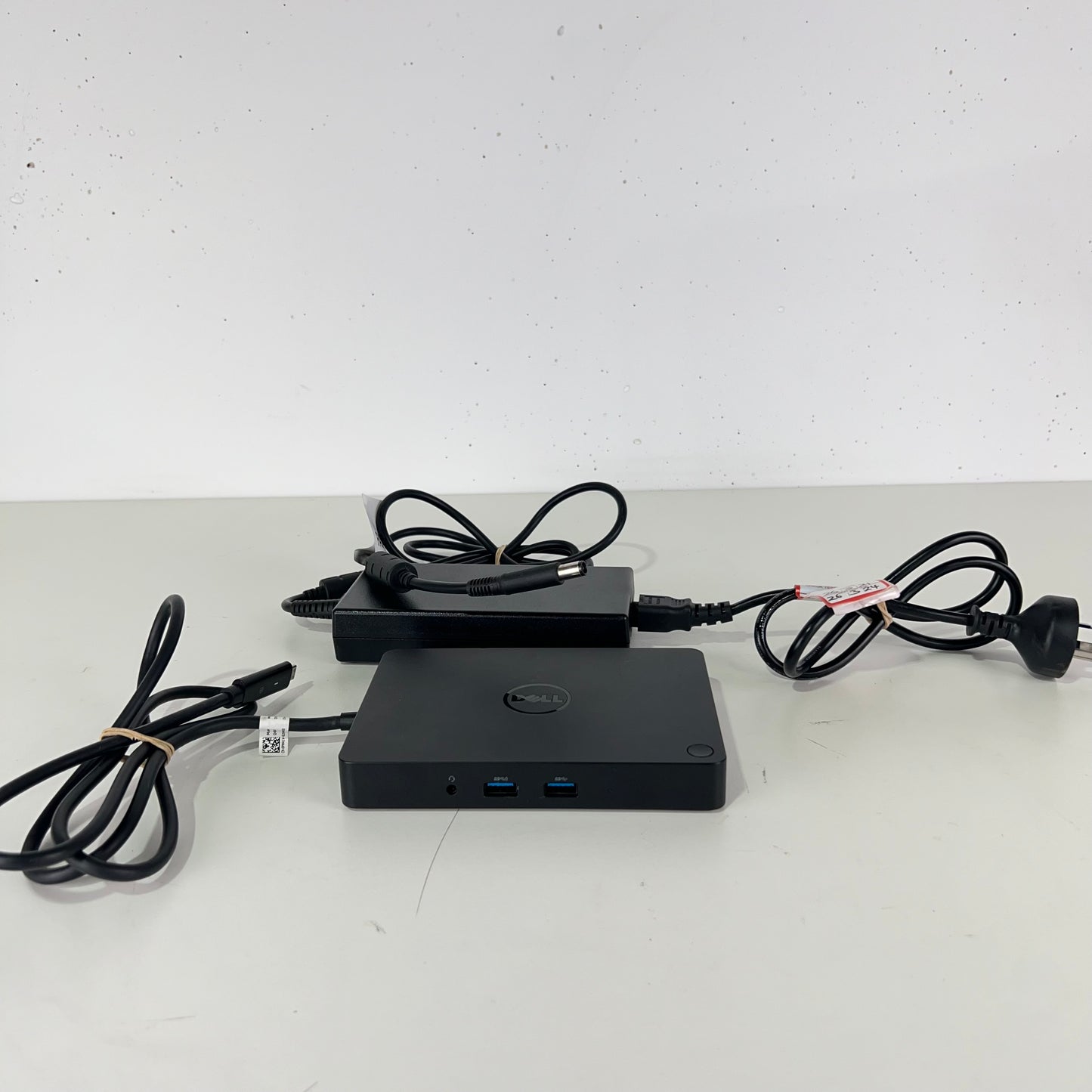 Dell WD15 Docking Station with 180W AC Power Adapter