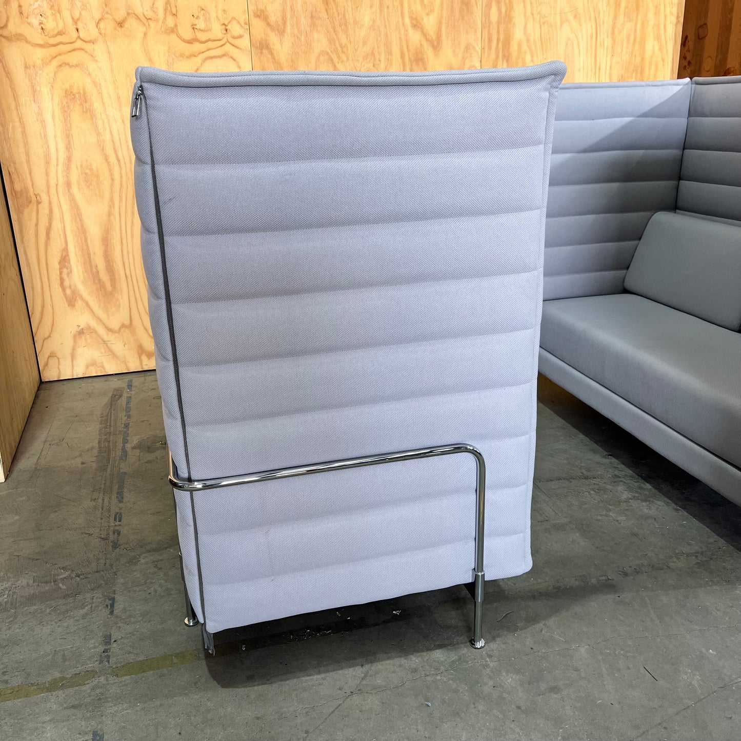 Vitra Alcove Highback Cabin in Grey (Middle Table Missing)