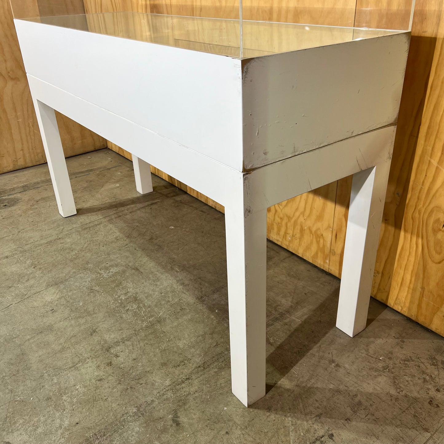 White Display Cabinet with Perspex Case and Two Shelf Options