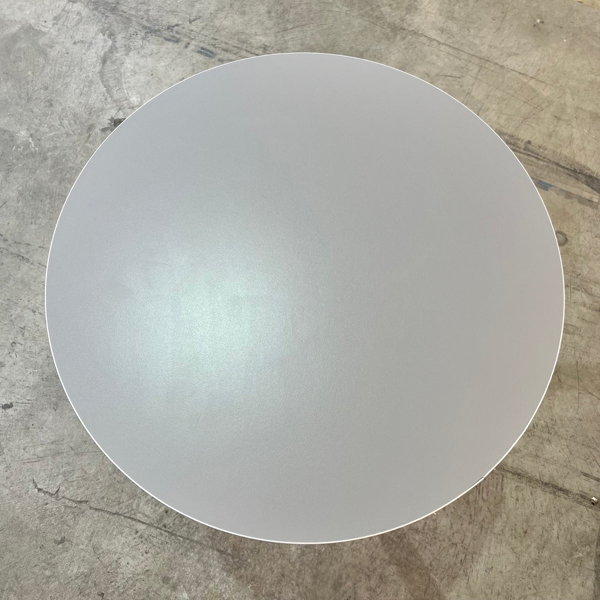 Estilo Grey and White Round Table